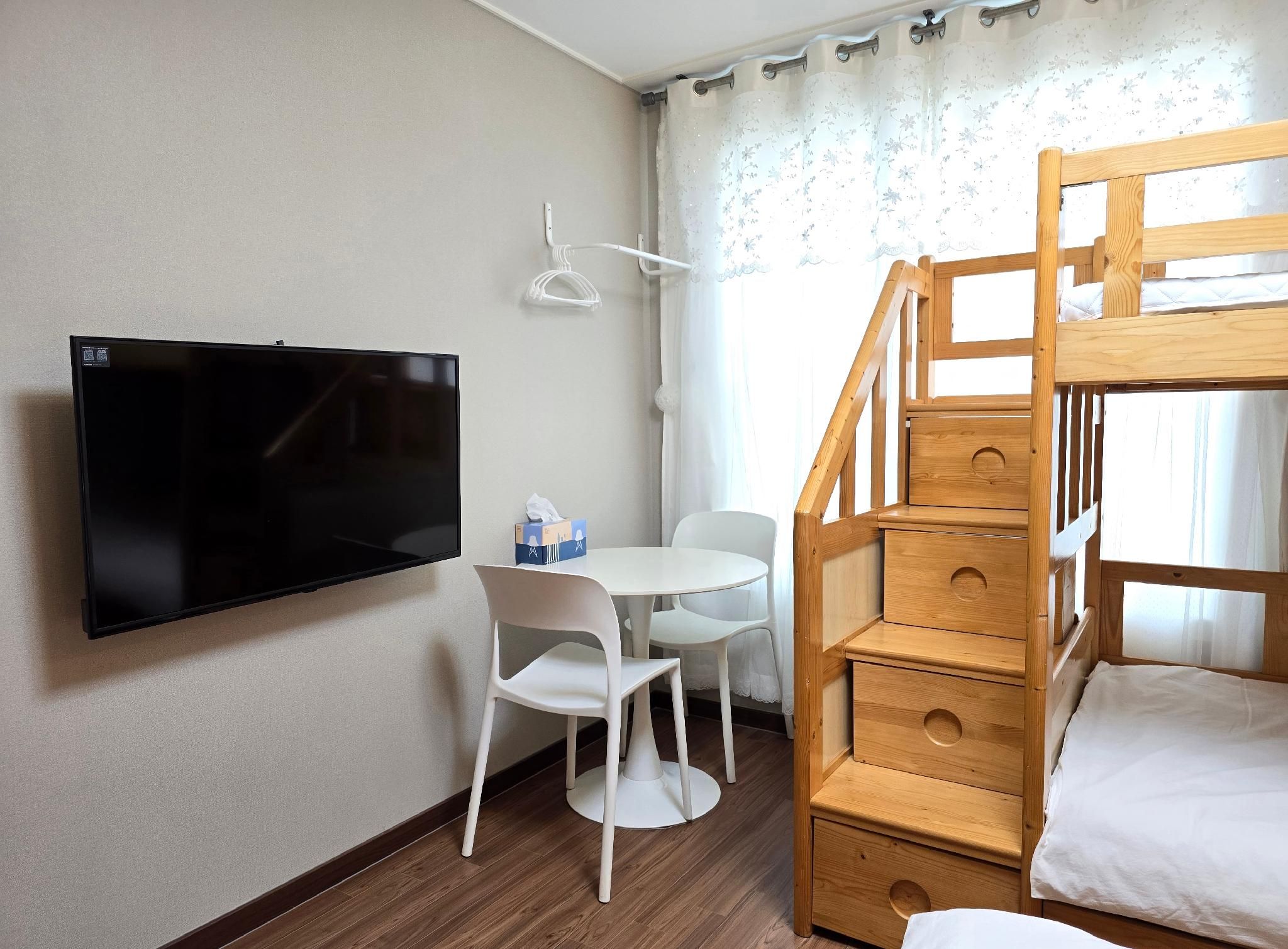 Incheon Airport Guesthouse L Bunker Style Private Family Room A 2