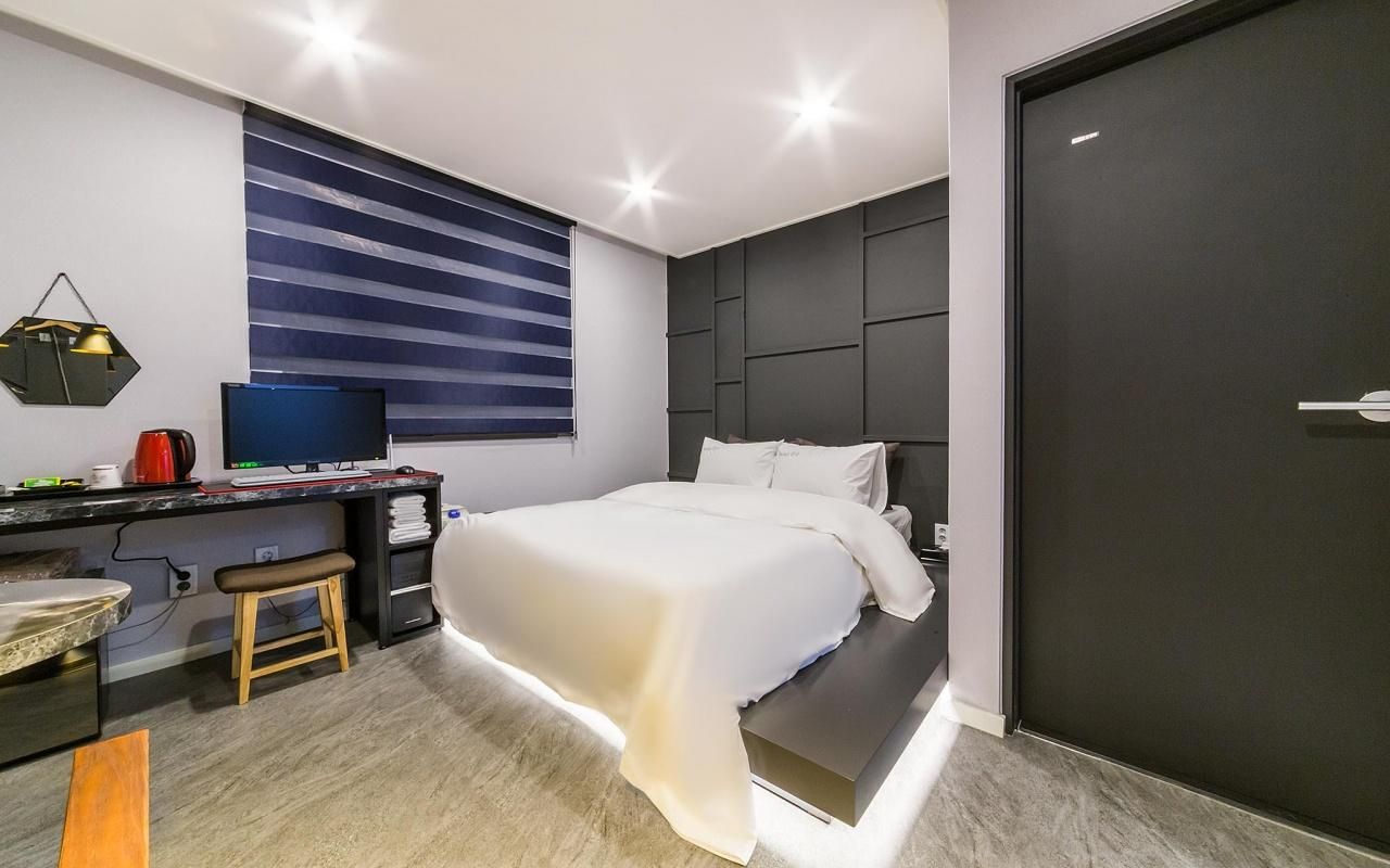 Limitless Room - Check-In 6PM Check-Out 6PM