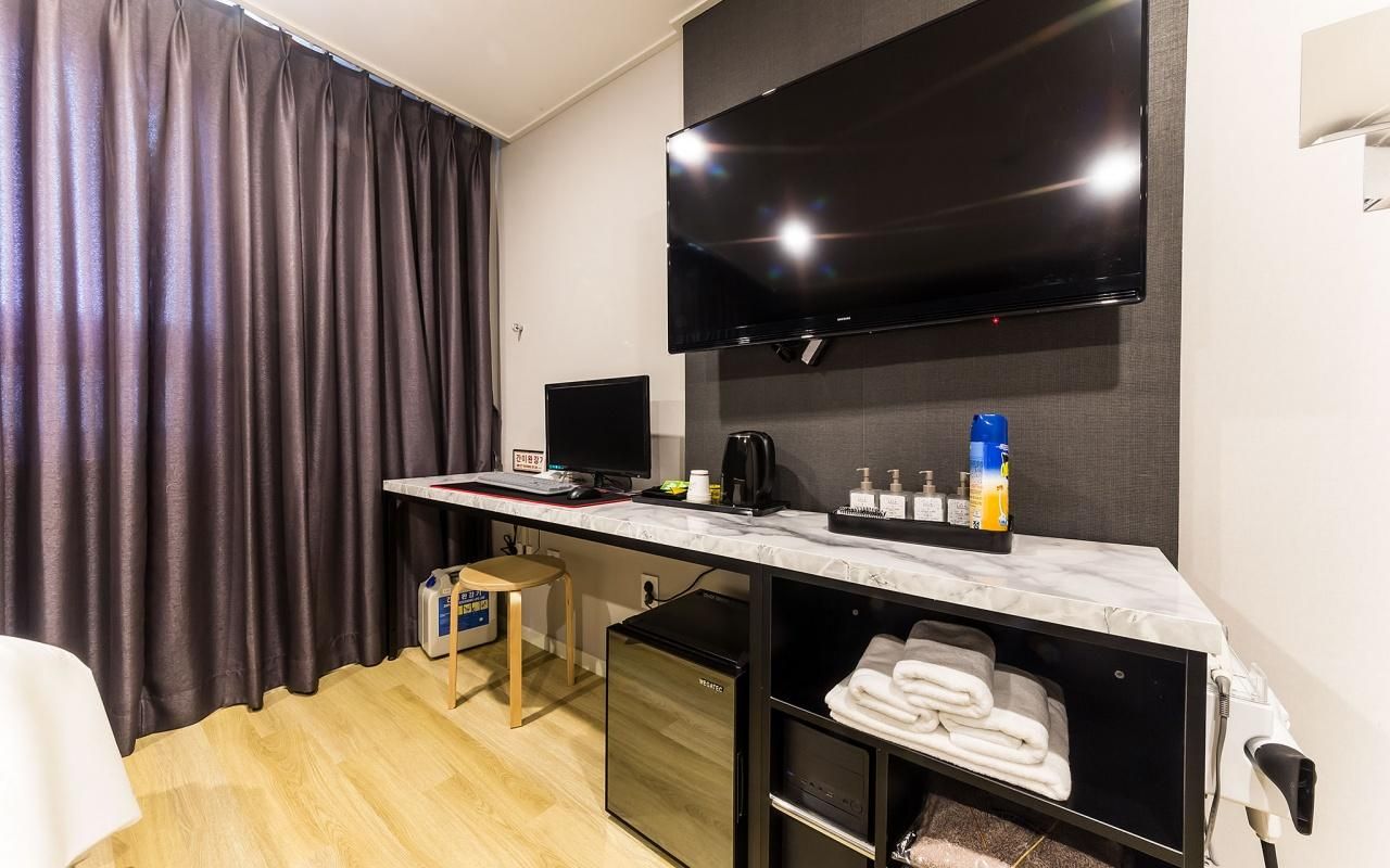 Limitless Room - Check-In 6PM Check-Out 6PM