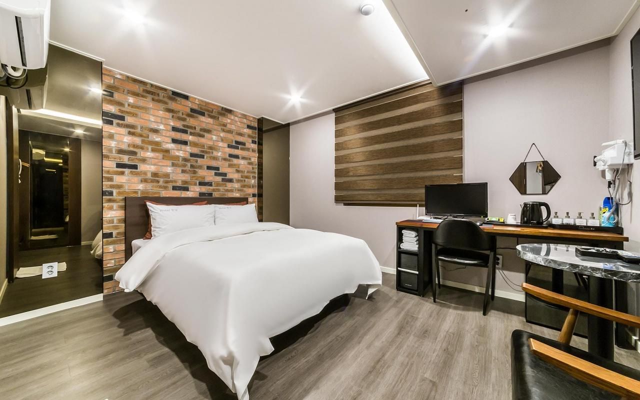 Walkie Special - Check-In 6PM, No Parking