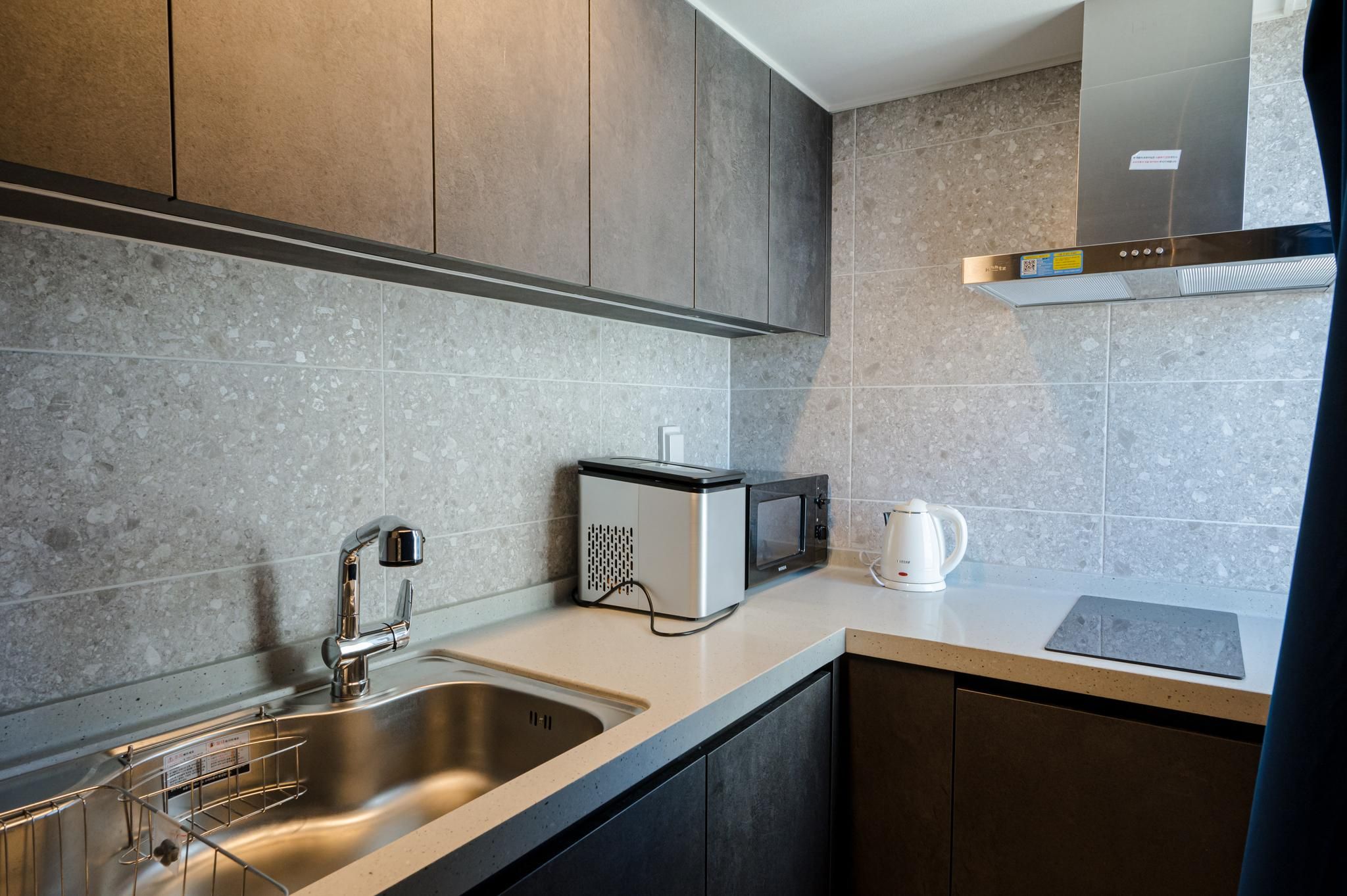 Blue Ocean Hotel 4 Party Suite