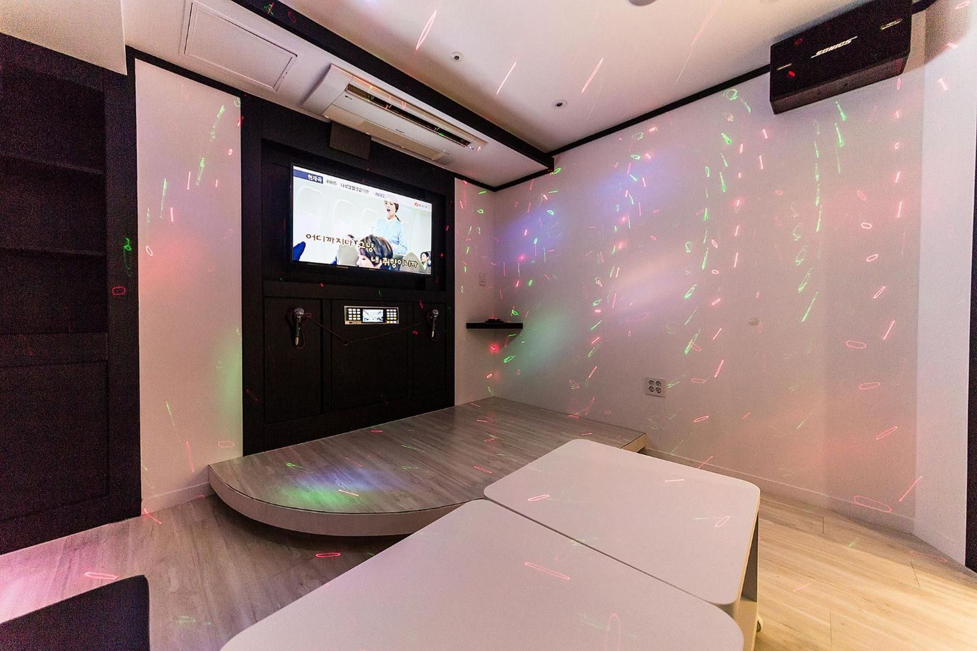 Incheon Seven Hotel Party Luxury Room (karaoke, mini pool, twin bed) 3