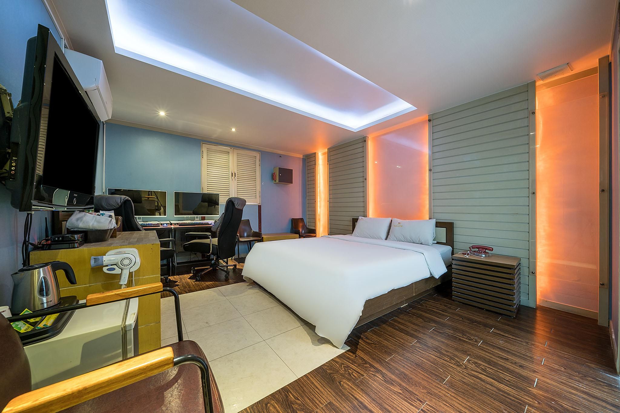 Couple Room - 2 PCs Included