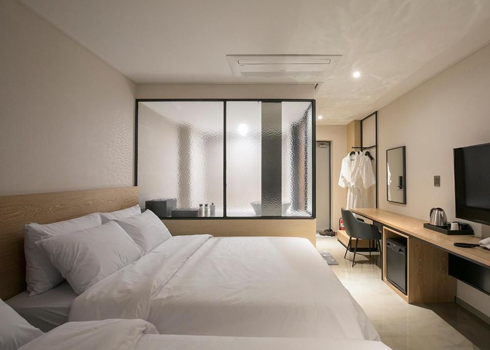 Standard Twin Room with Ferris wheel View