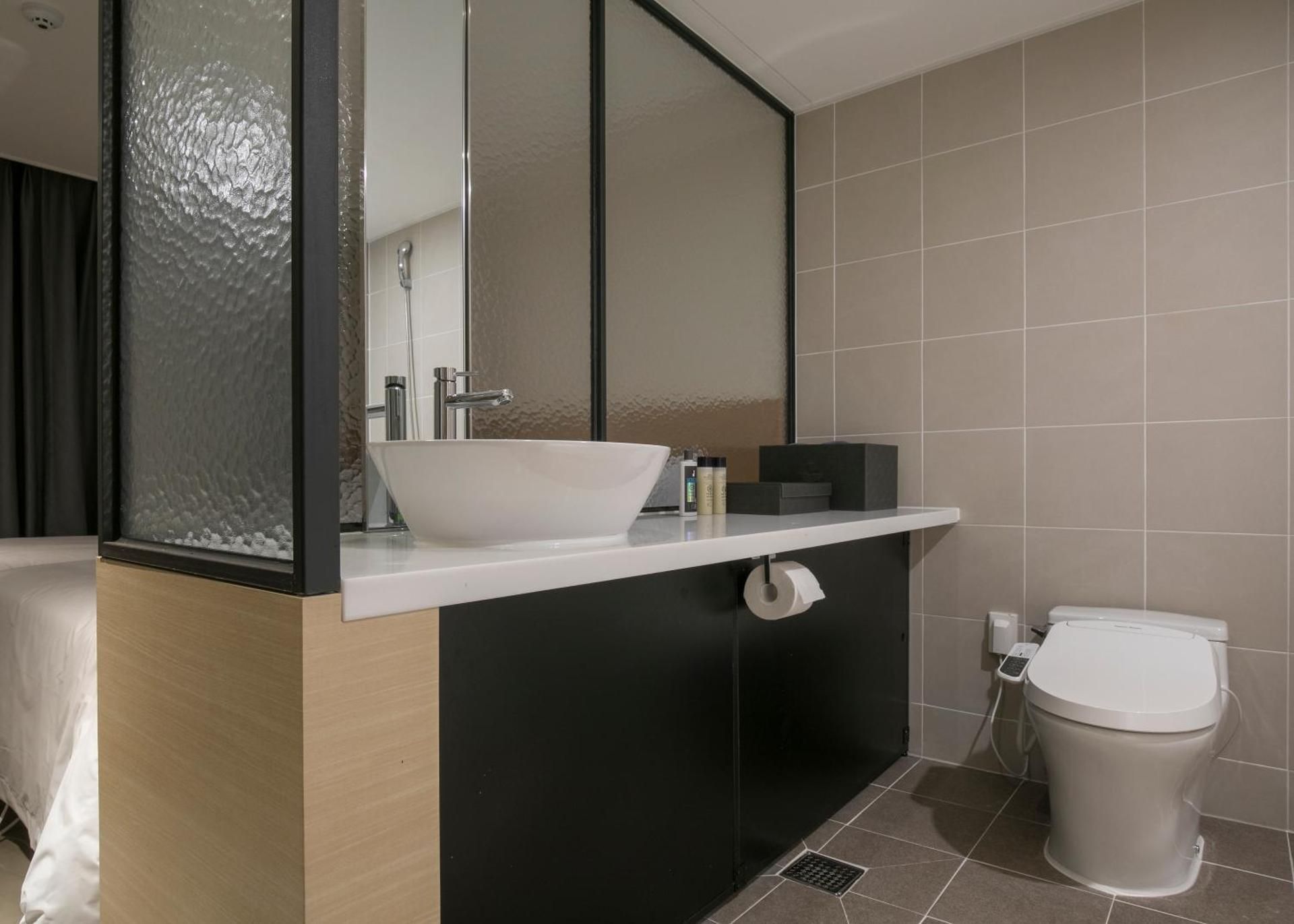 Standard Twin Room with Ferris wheel View