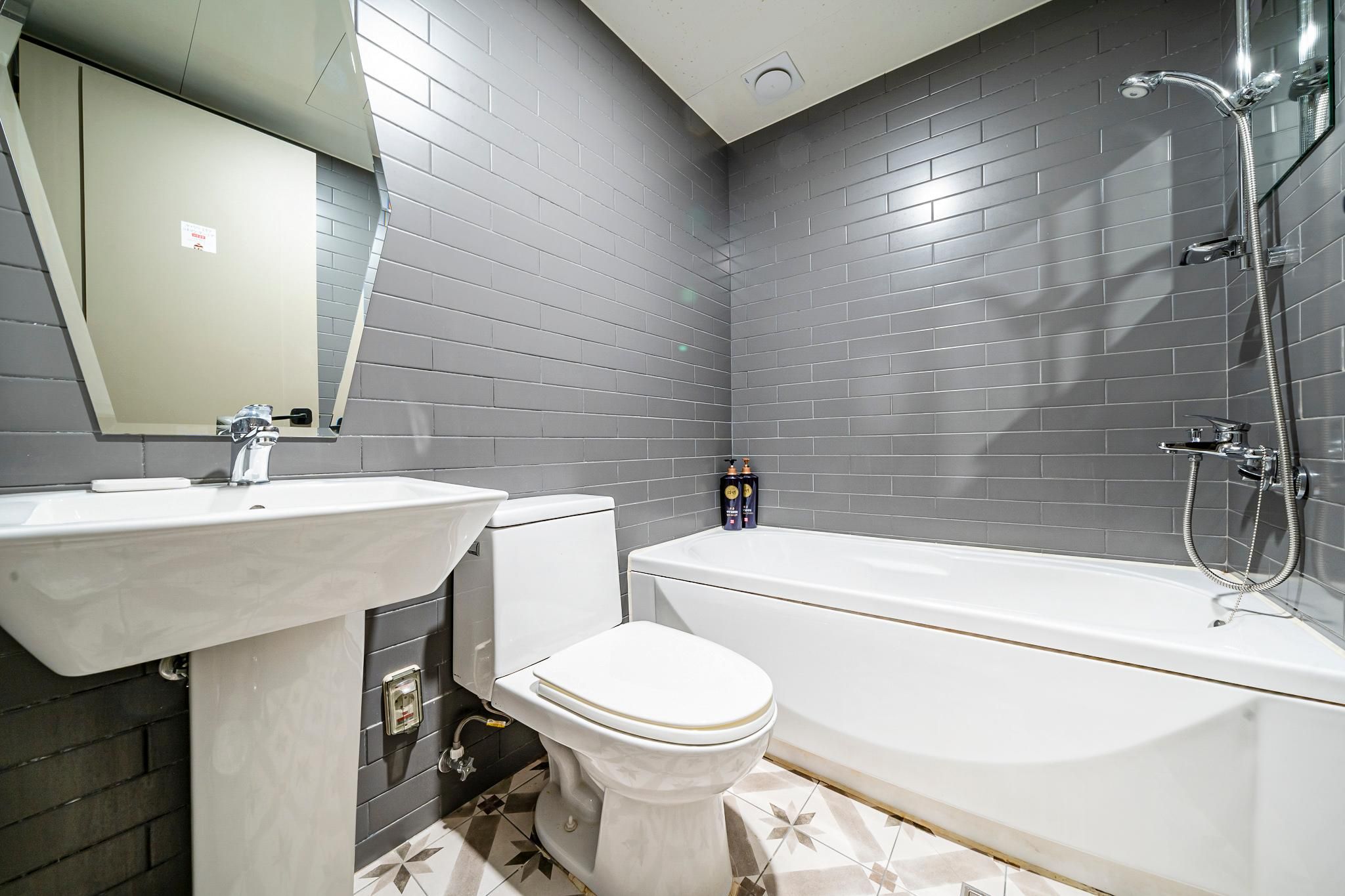 Ondol Room - 1pc (Deluxe, inquire for more than 2 people, children allowed, Netflix, Disney free vi