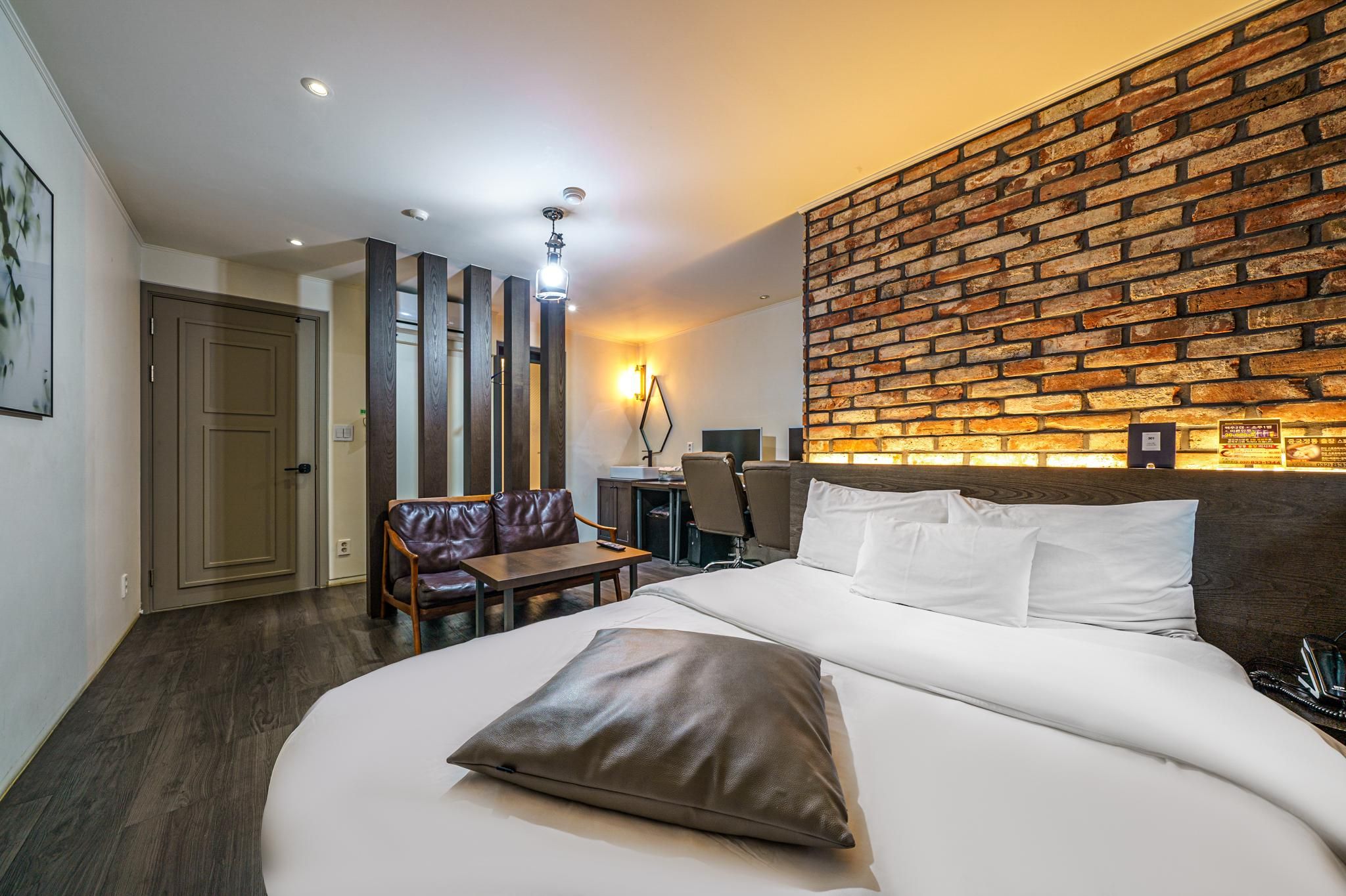 VIP Room - 2 PCs Included