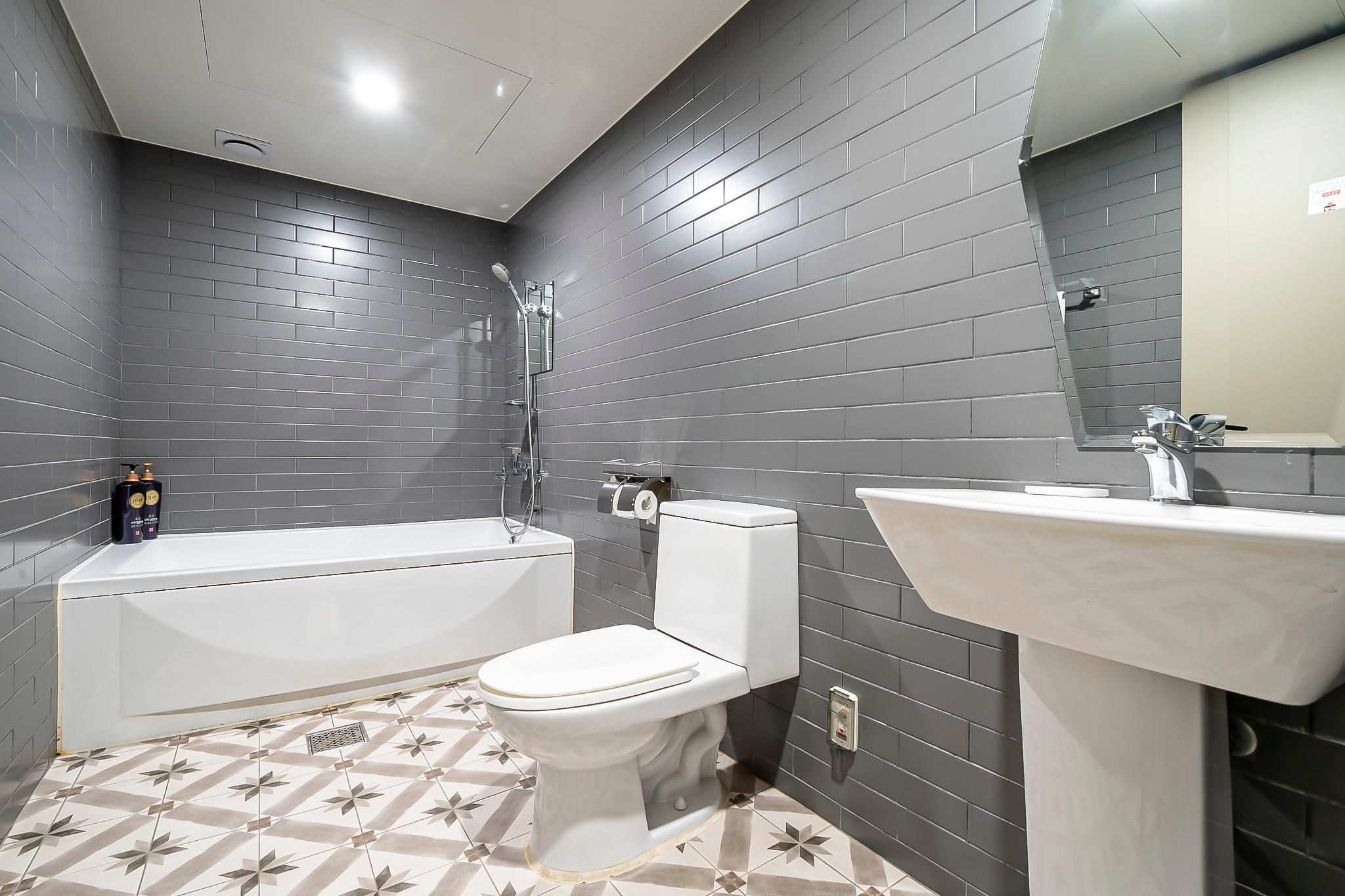 Deluxe Couple Room - 2 PCs Included