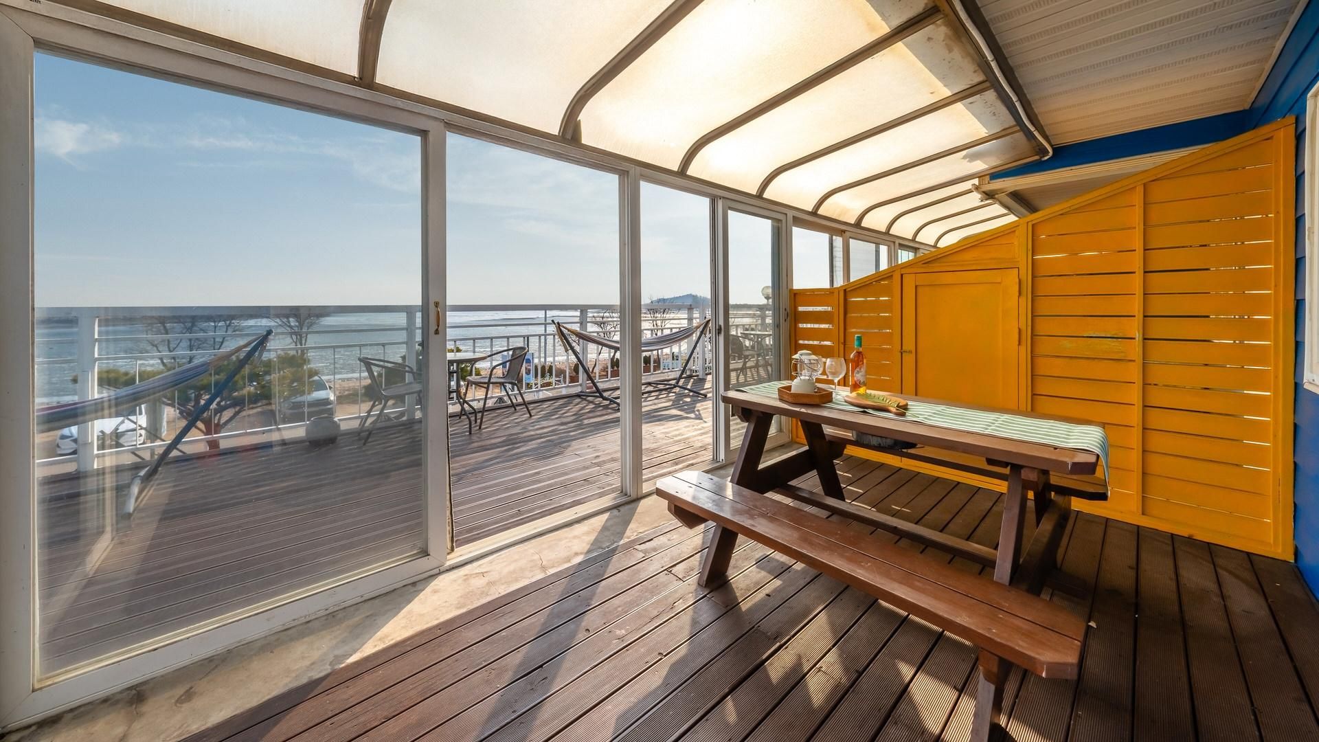 Yeongheungdo Blue Story Pension Sea Room 204 (Spa/Ocean View)