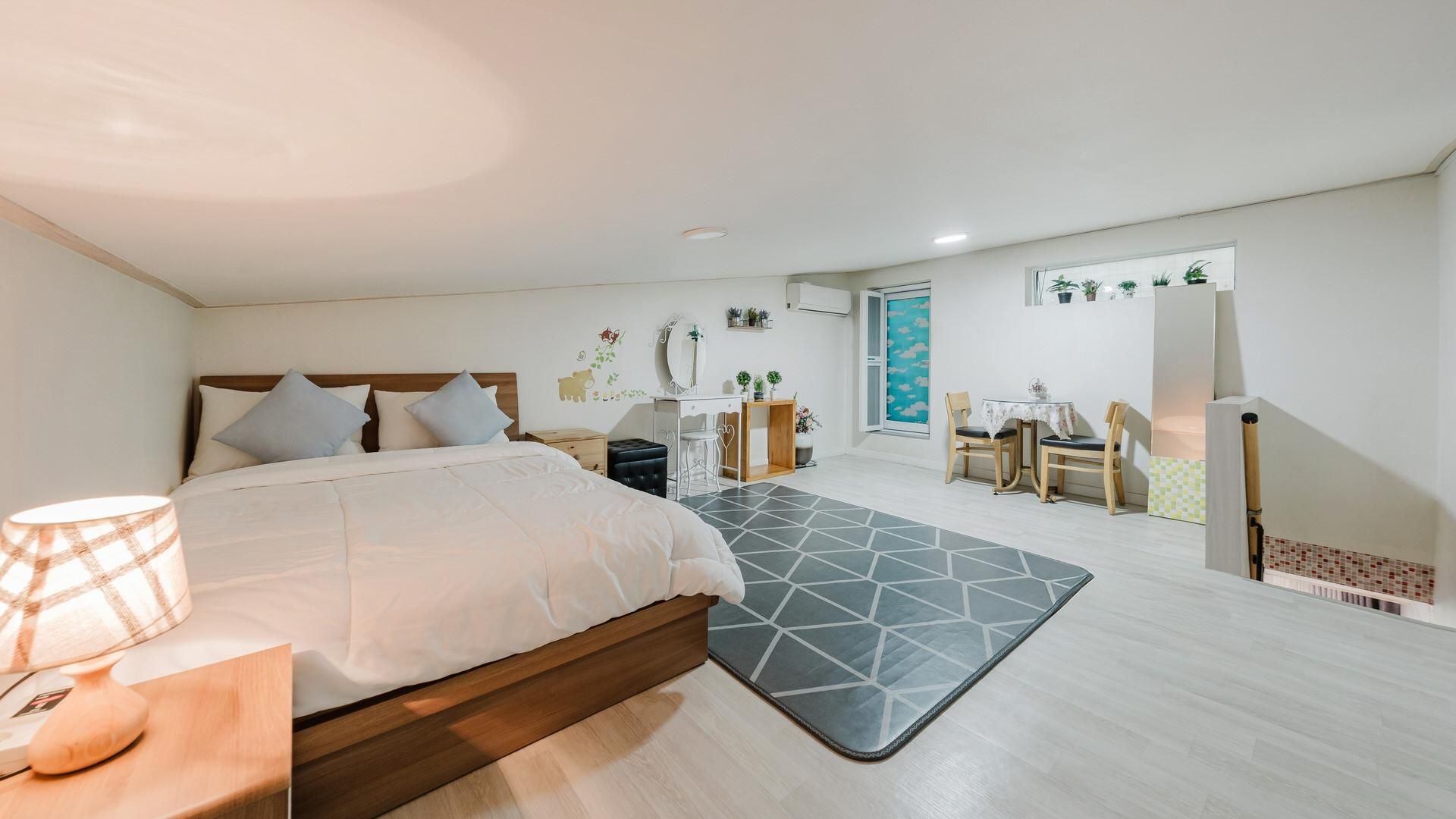 Room 205 (Couple Duplex/Private BBQ)