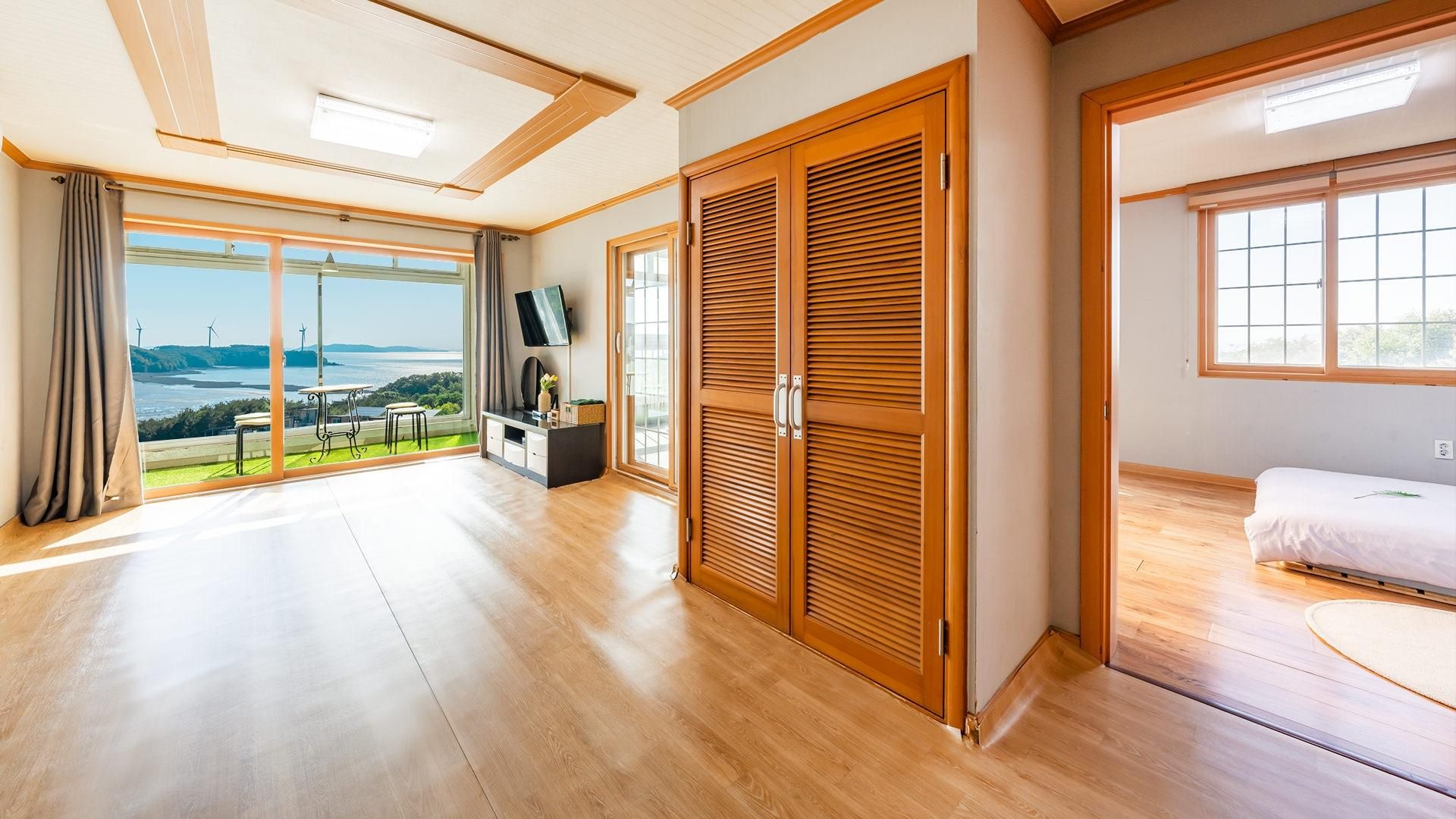 Yeongheungdo noeul&bada pension Room 302 2