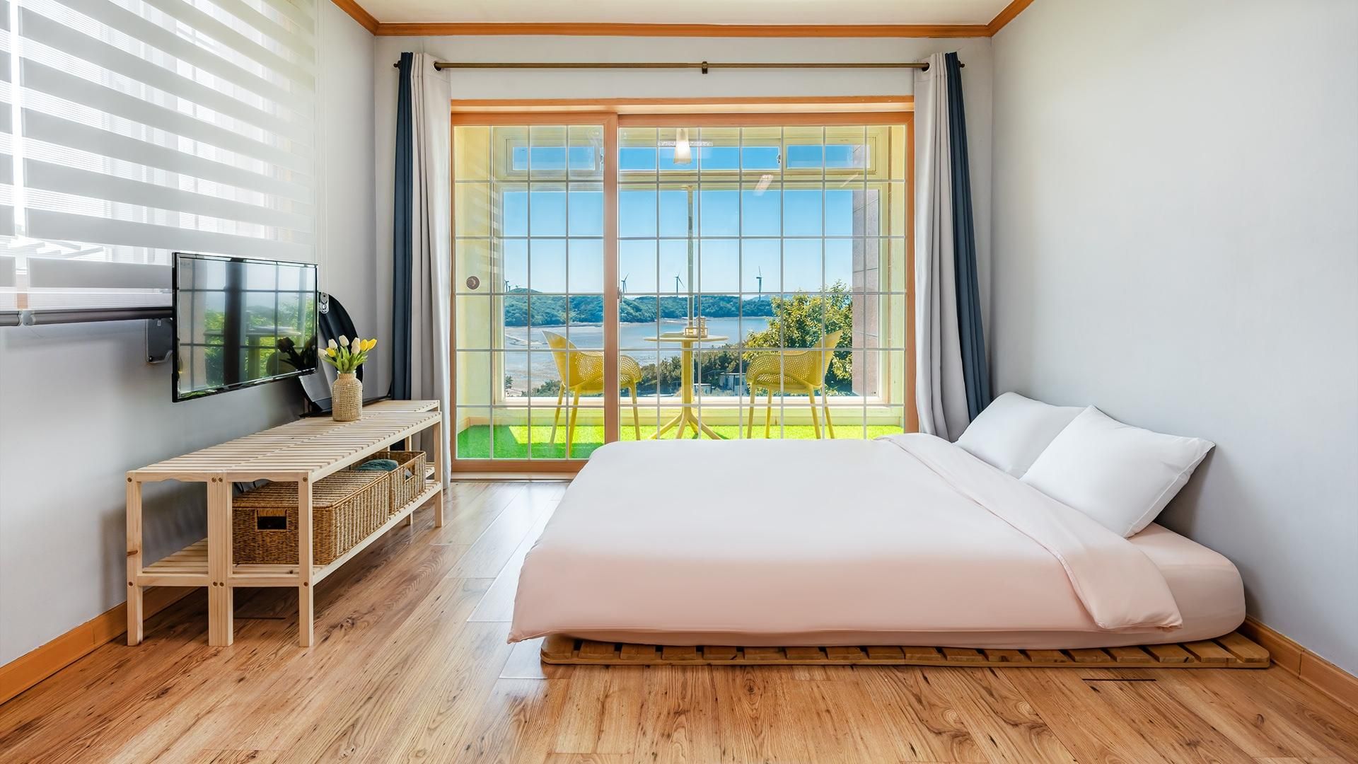 Yeongheungdo noeul&bada pension Room 201