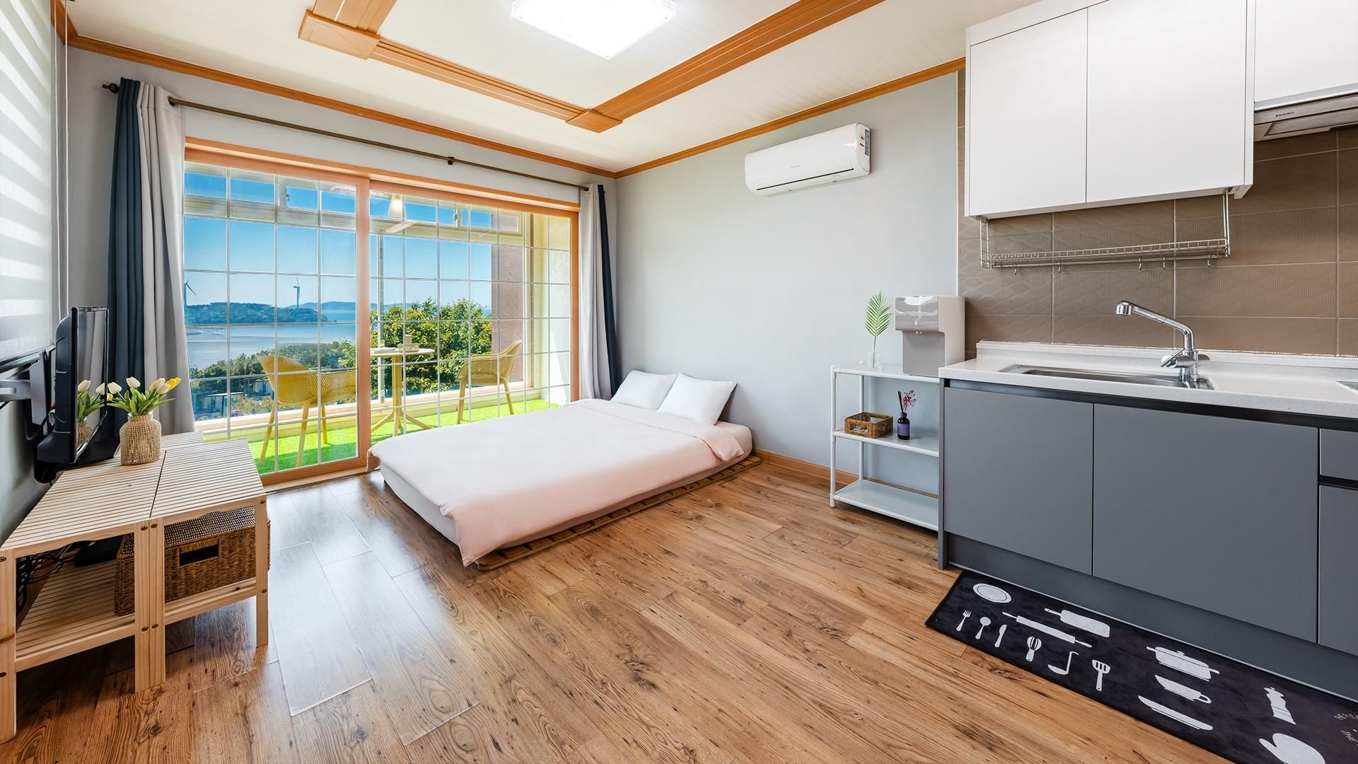 Yeongheungdo noeul&bada pension Room 201 2