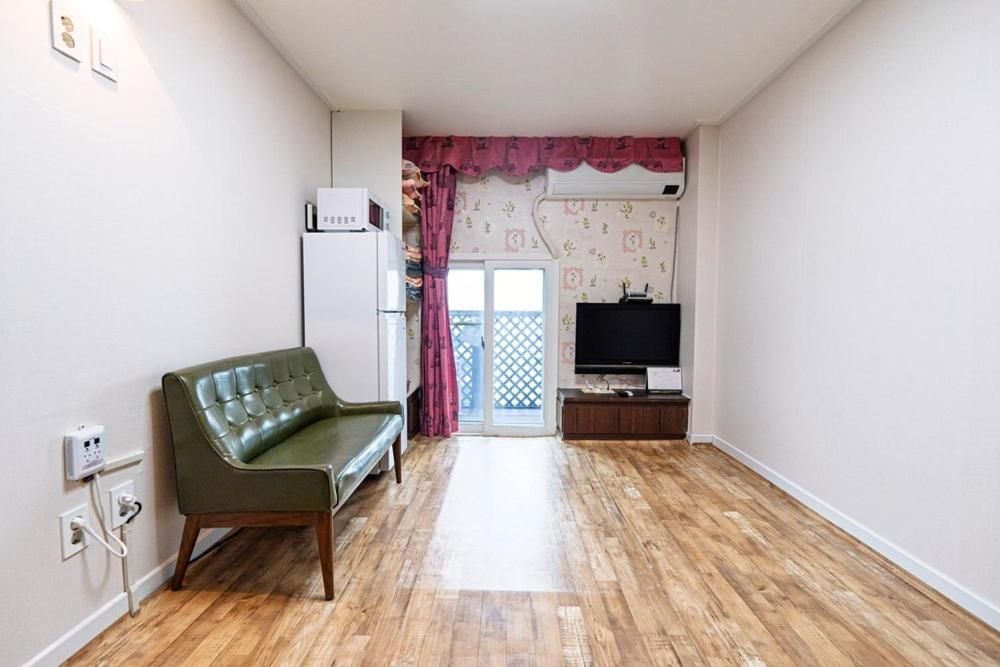 Yeongheungdo Haesong Pension Double Room 3