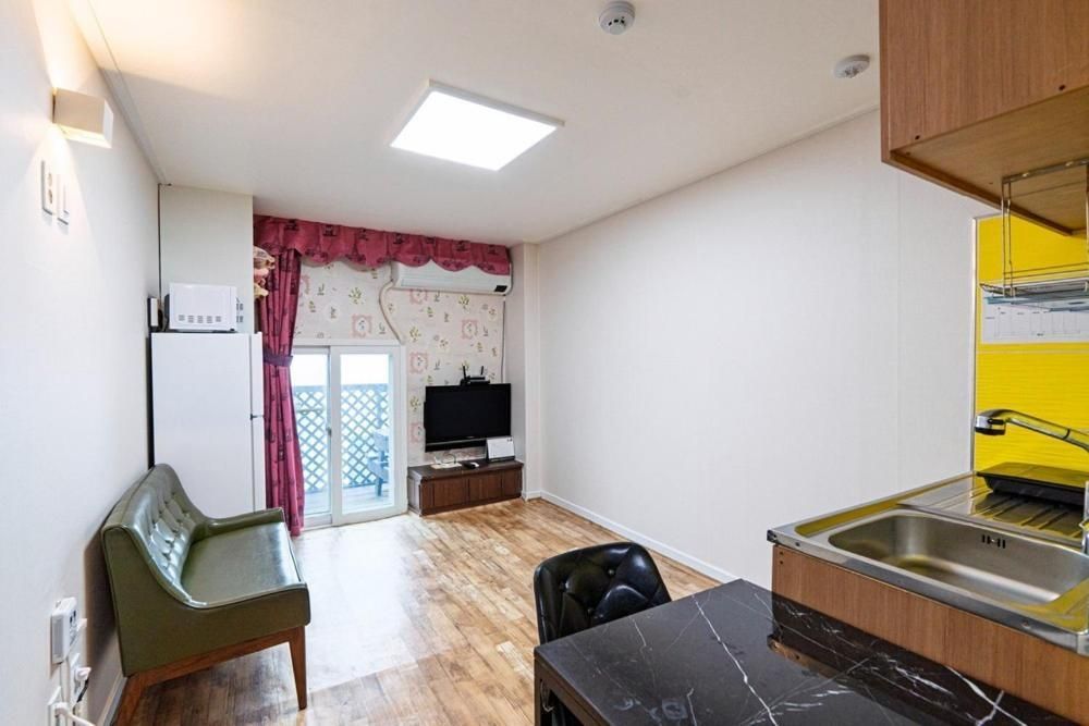 Yeongheungdo Haesong Pension Double Room 3 3