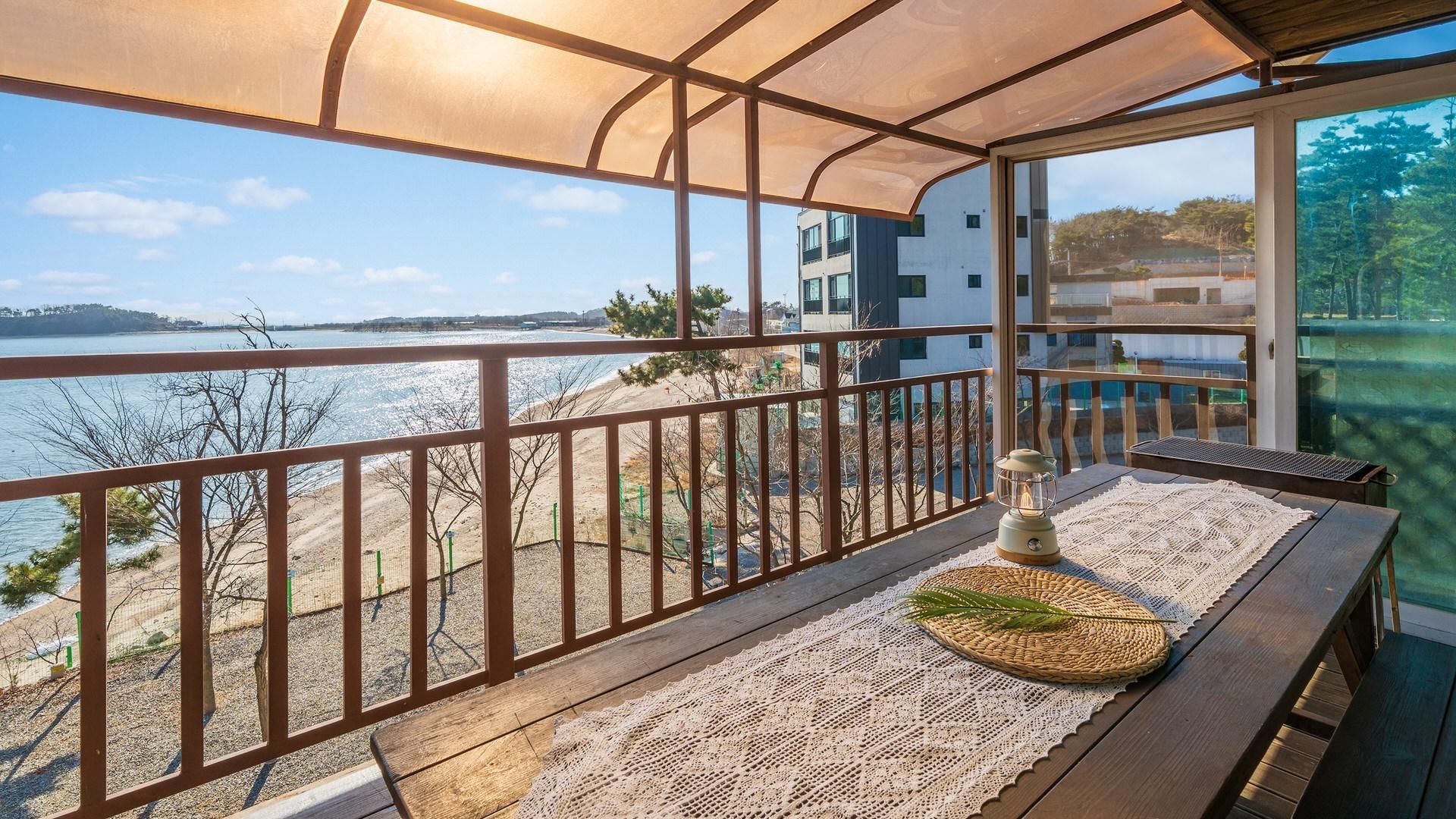 Yeongheungdo Rainbow Ocean View Pension Room 201(Ocean View /BBQ /Terras) 2