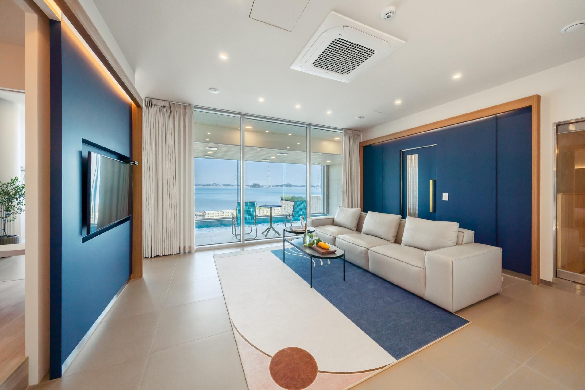Line Pool Villa Ocean 2