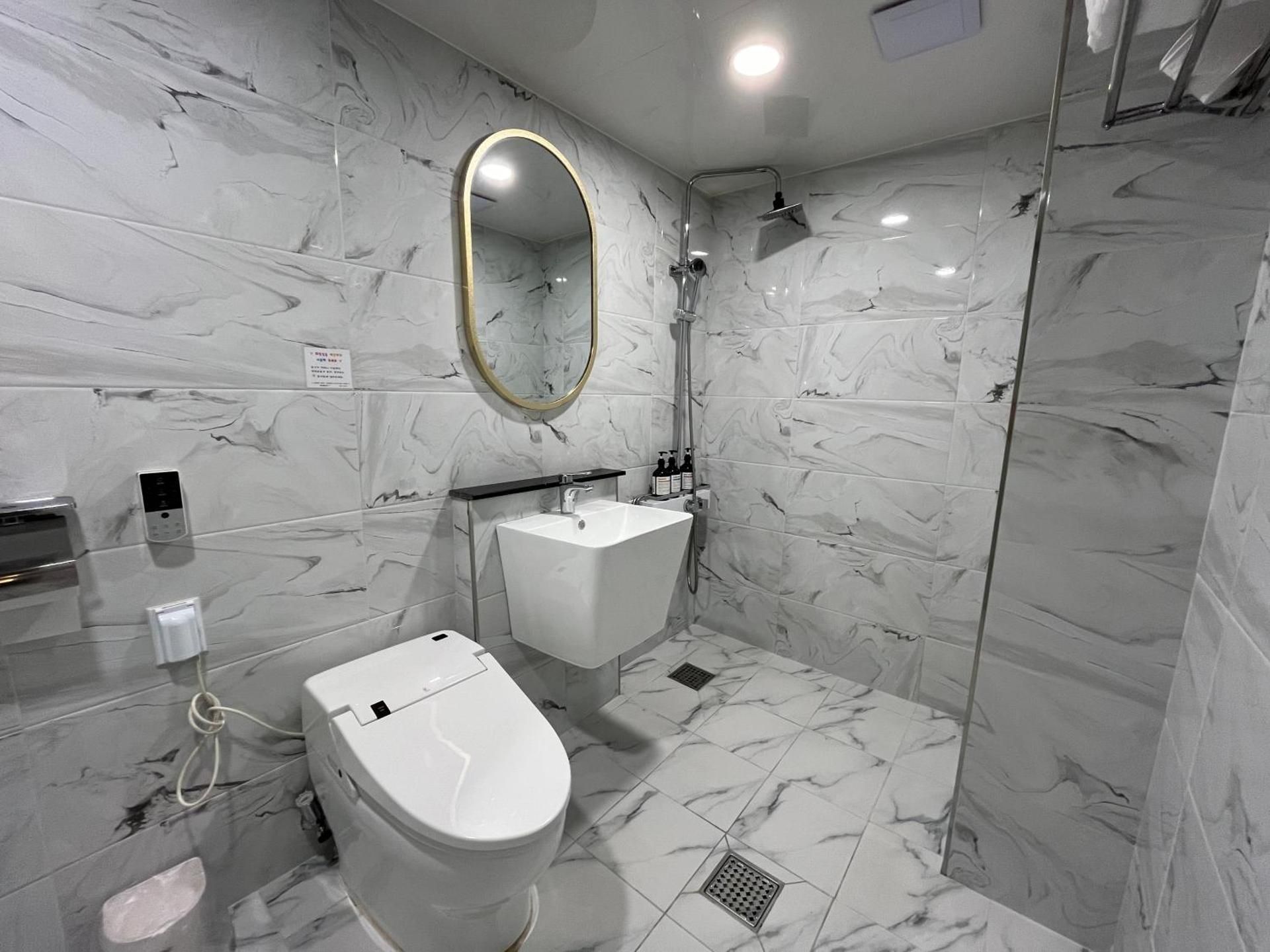 Special Room - 2PCs Included