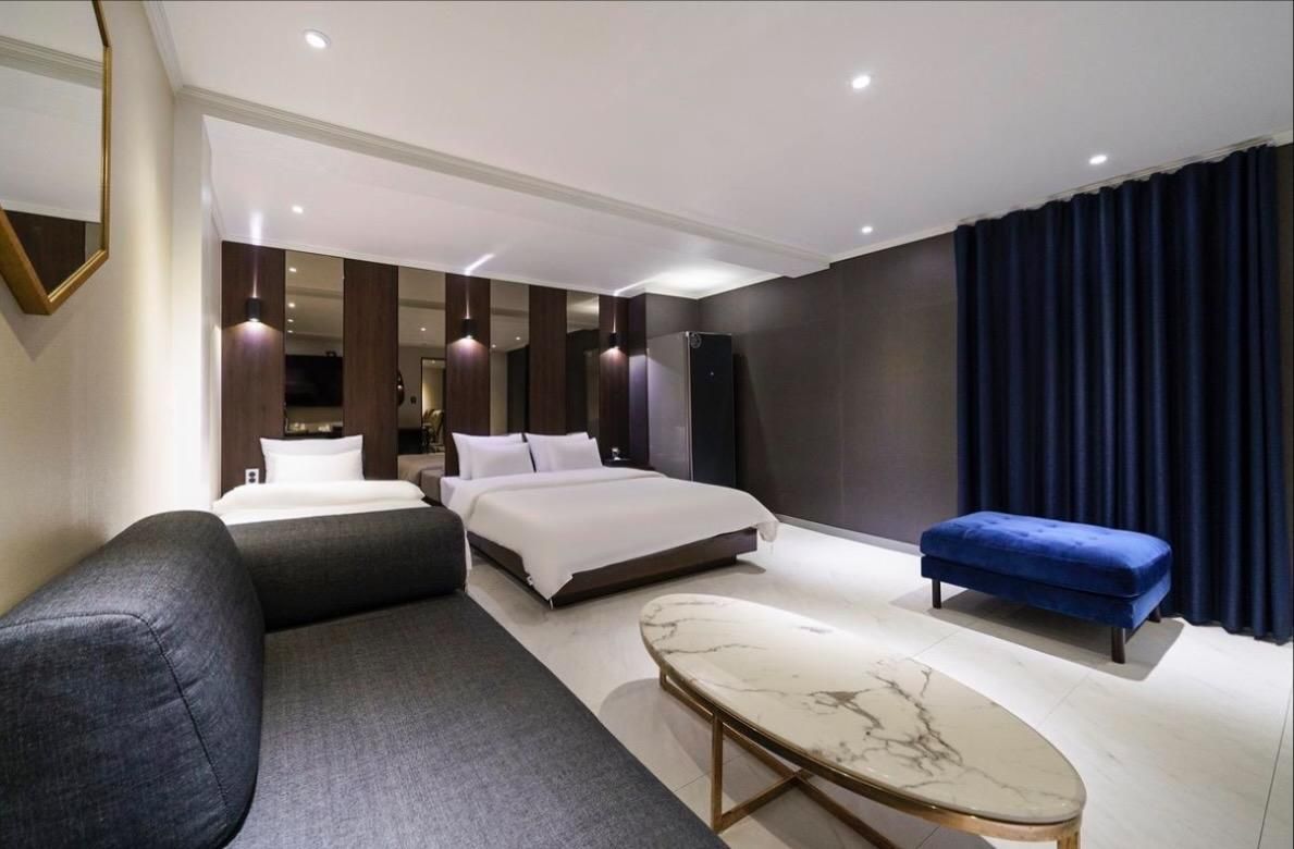 Party Room (Netflix, Watcha, Tiving, Disney, Apple, Laftel)