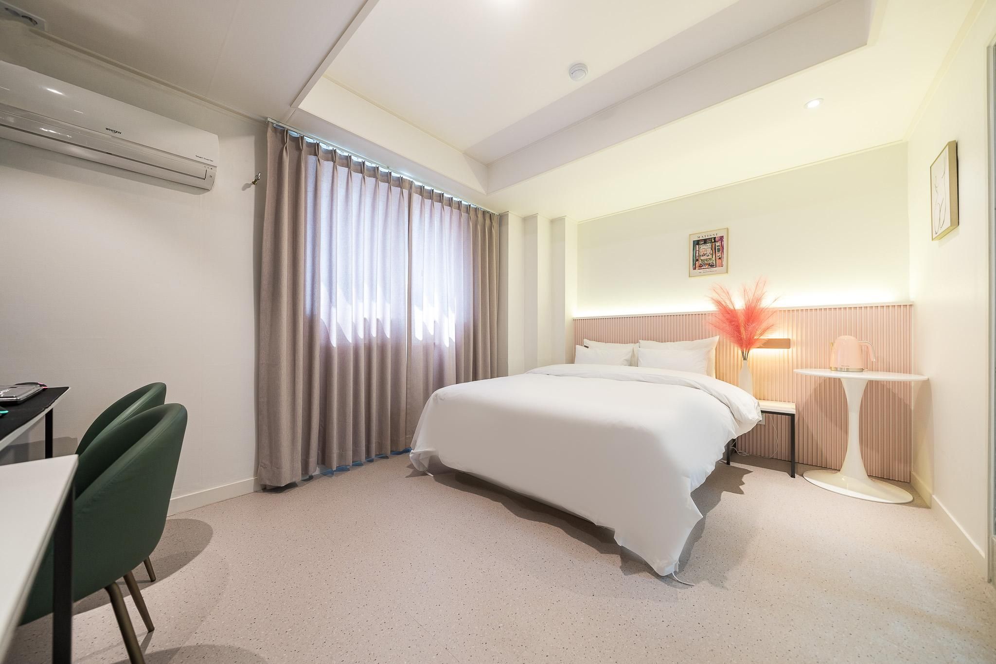 Delux Styler (Styler, Disney+/Tving/Watcha/Apple free viewing, 65-inch large smart TV)