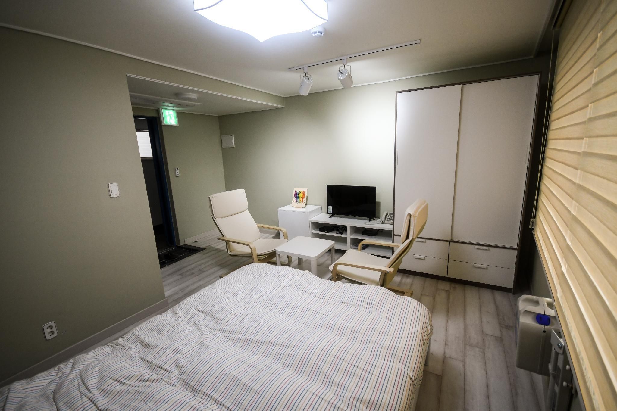 BLUEHUM Guesthouse - Hostel Double Bed 3