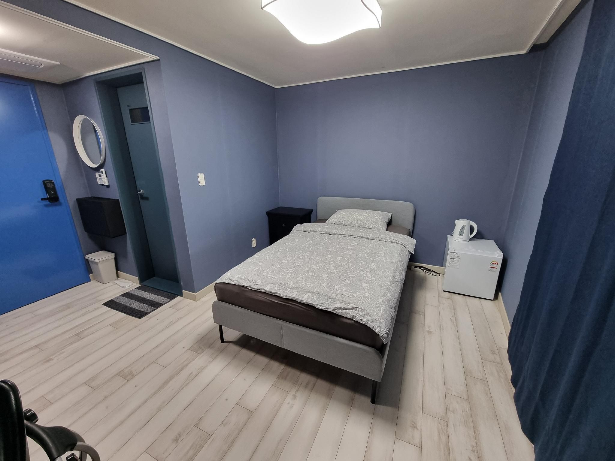 Single - Private Bathroom