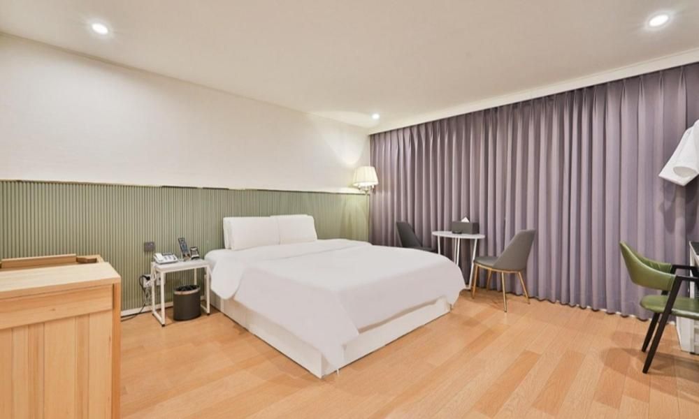 BEYOND HOTEL Standard Double Room 2