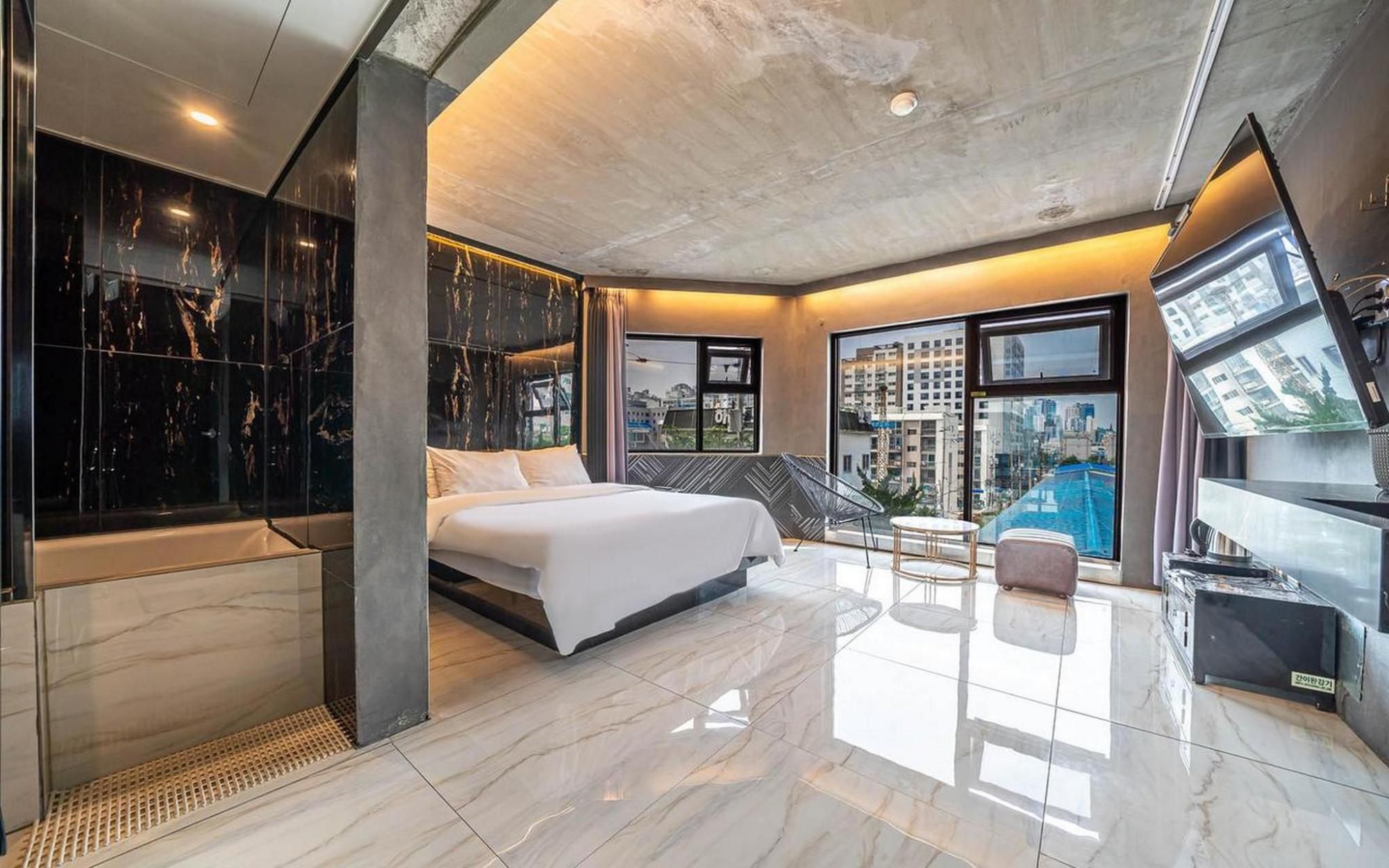 aad266d84394575797affd180b4303f8