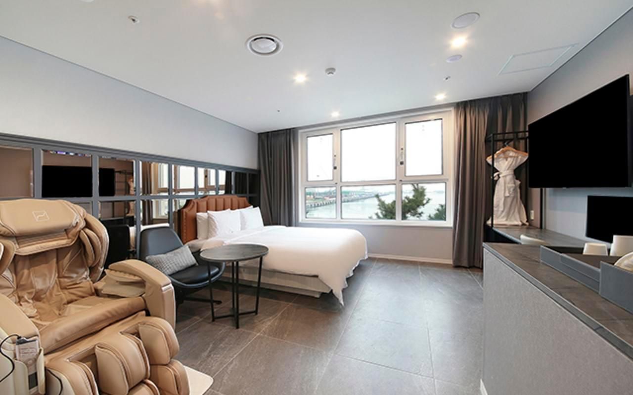 Restia Incheon Bay Hotel Deluxe Ocean - Available OTT with Personal Account, Hair Iron in Room