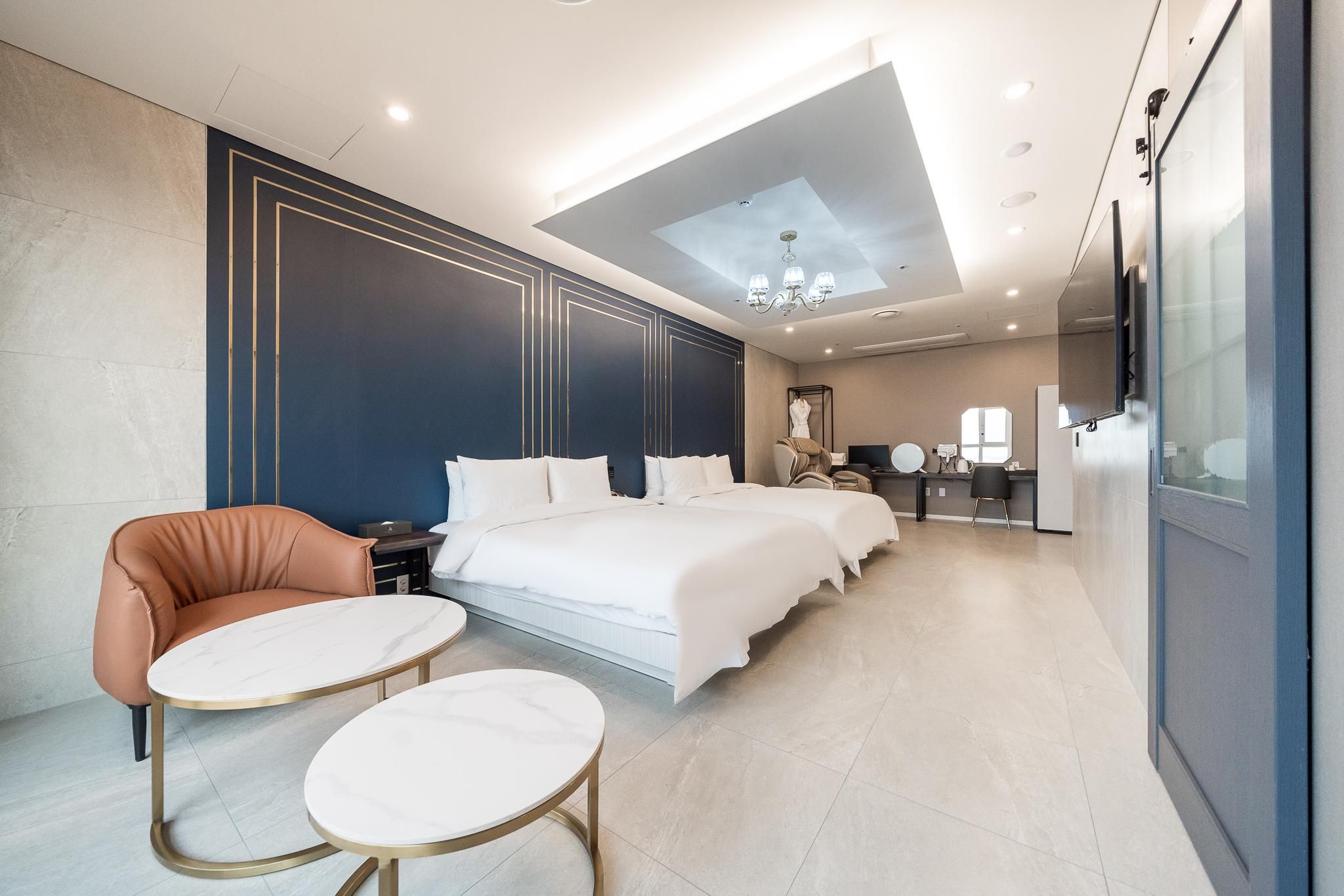 Ocean Suite - Available OTT with Personal Account, Hair Iron in Room