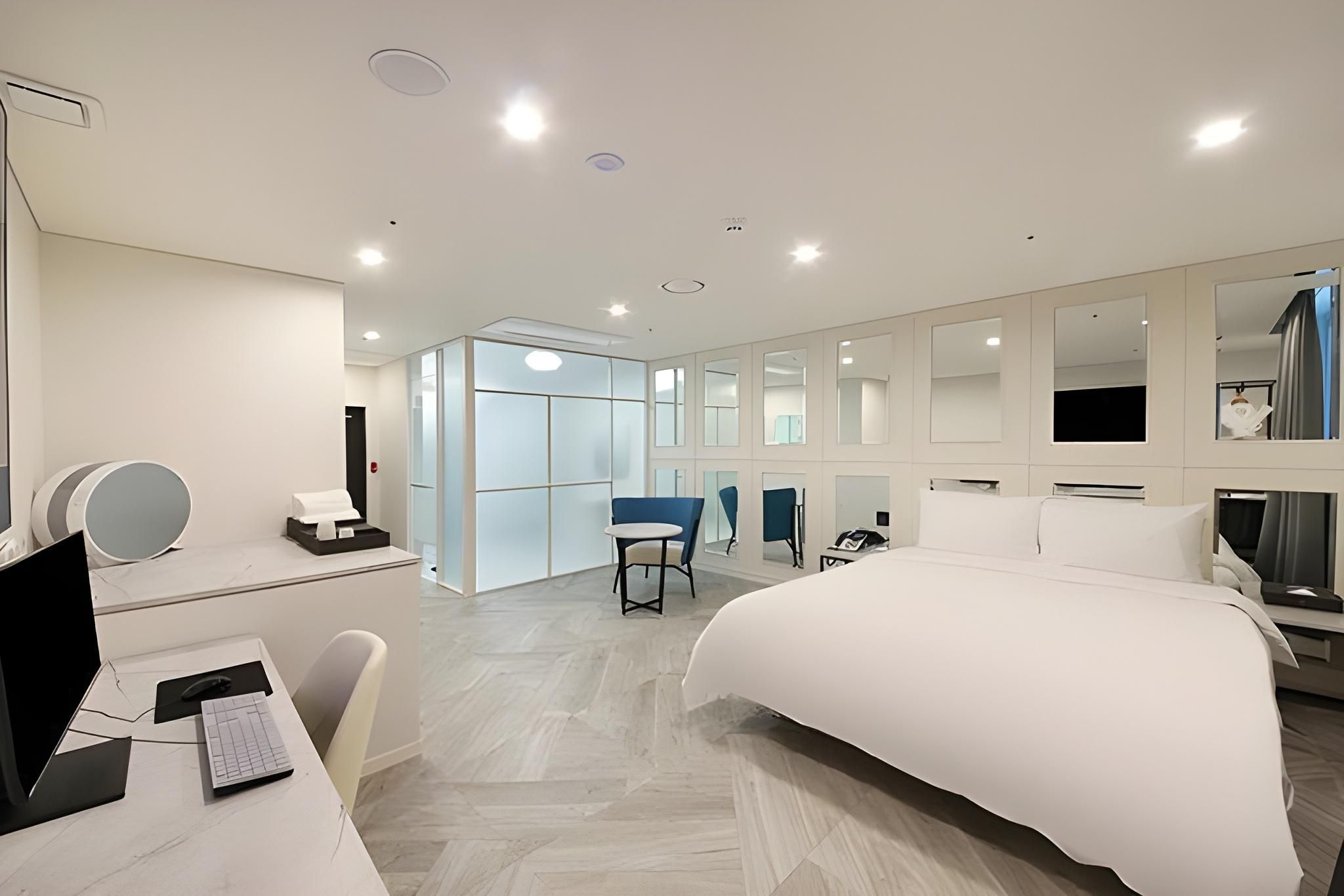 Restia Incheon Bay Hotel Deluxe - Available OTT with Personal Account, Hair Iron in Room