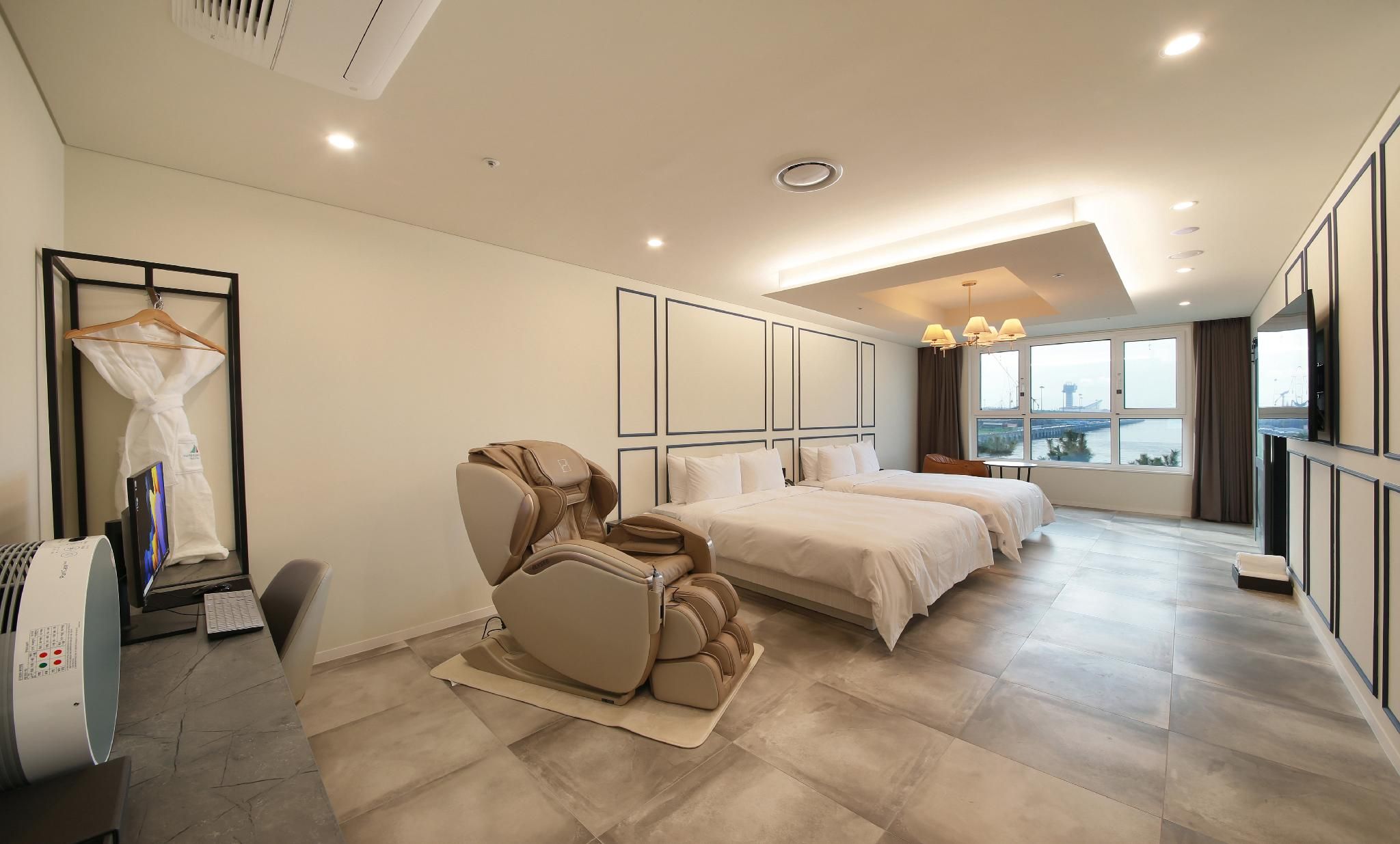 Ocean Suite - Available OTT with Personal Account, Hair Iron in Room