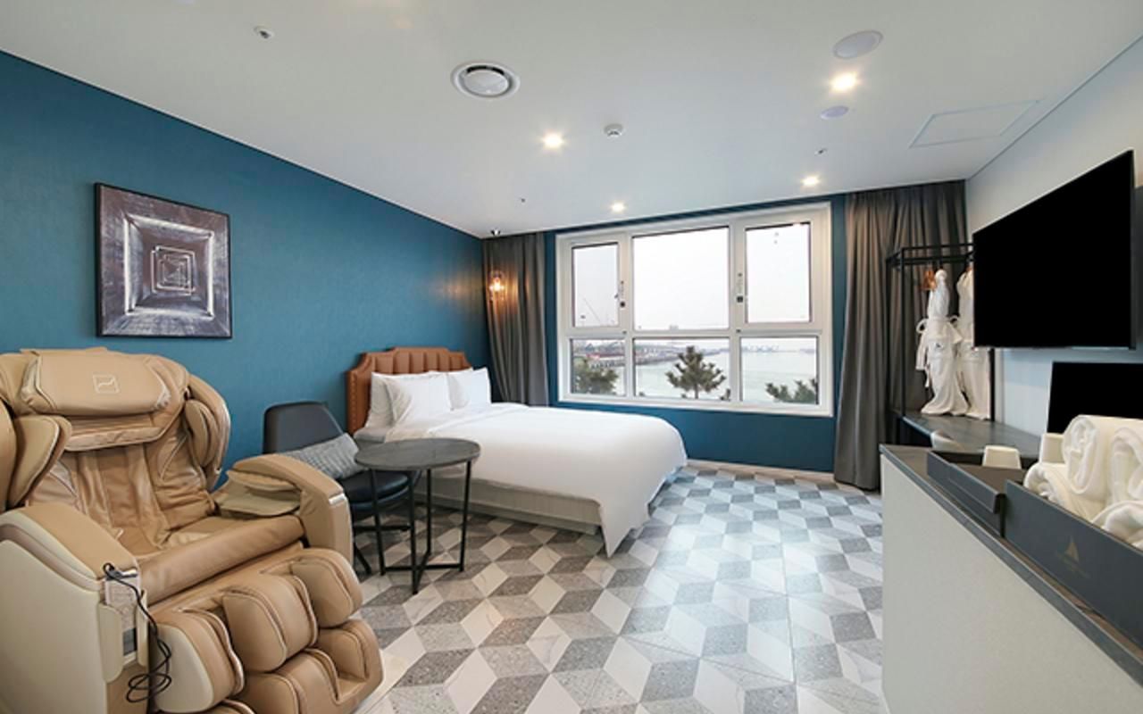 Restia Incheon Bay Hotel Deluxe Ocean - Available OTT with Personal Account, Hair Iron in Room 2