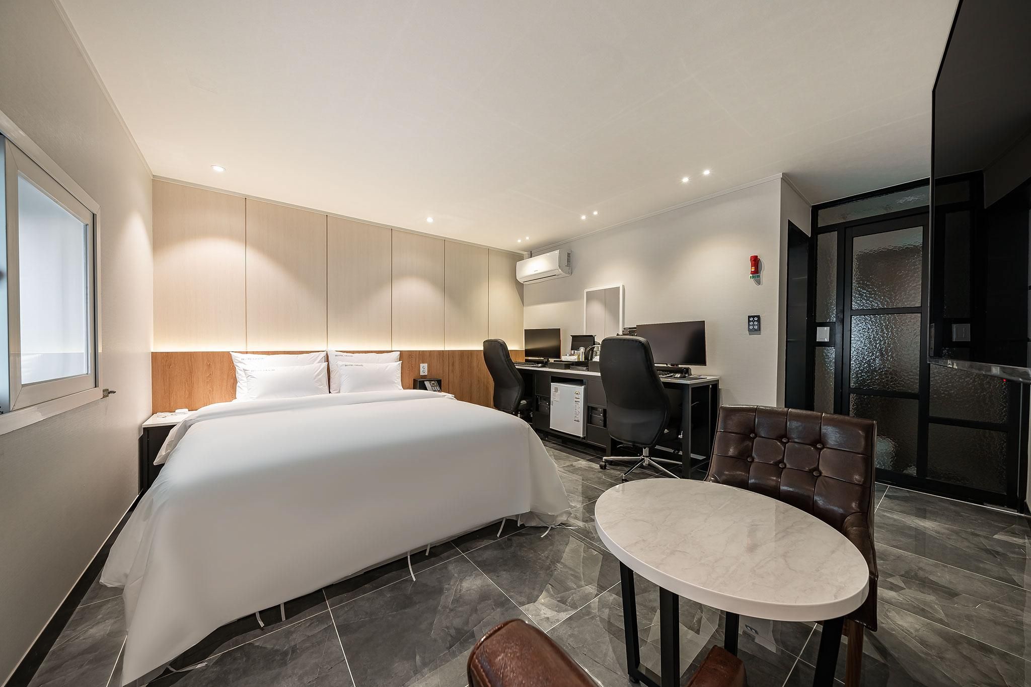 Incheon Grand Couple Room with PC