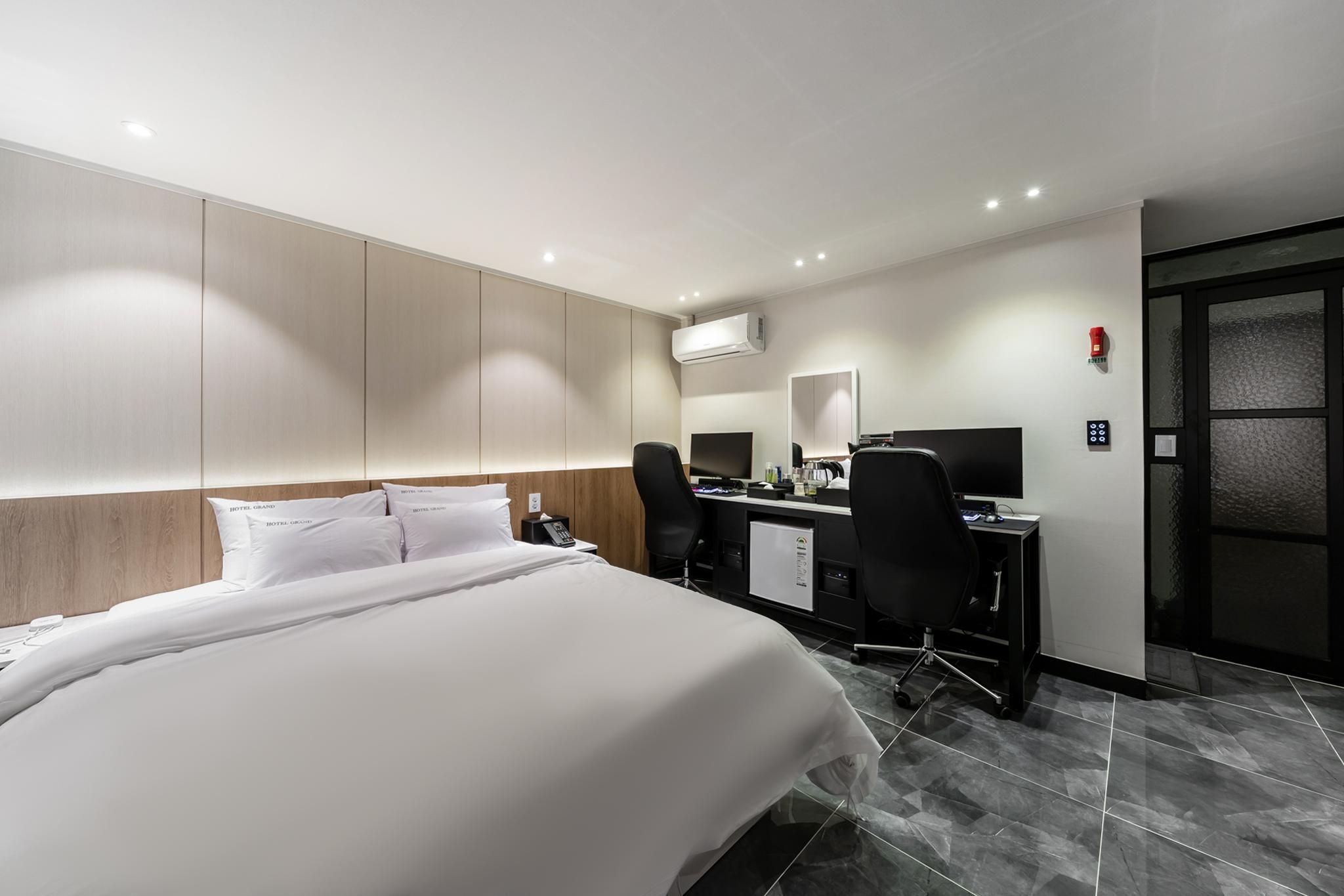 Incheon Grand Couple Room with PC 2