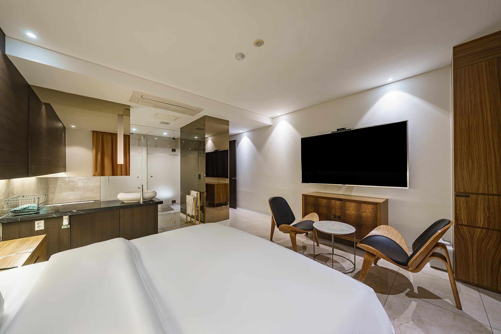 No Hard 5G Rocket Couple PC (OTT free viewing)