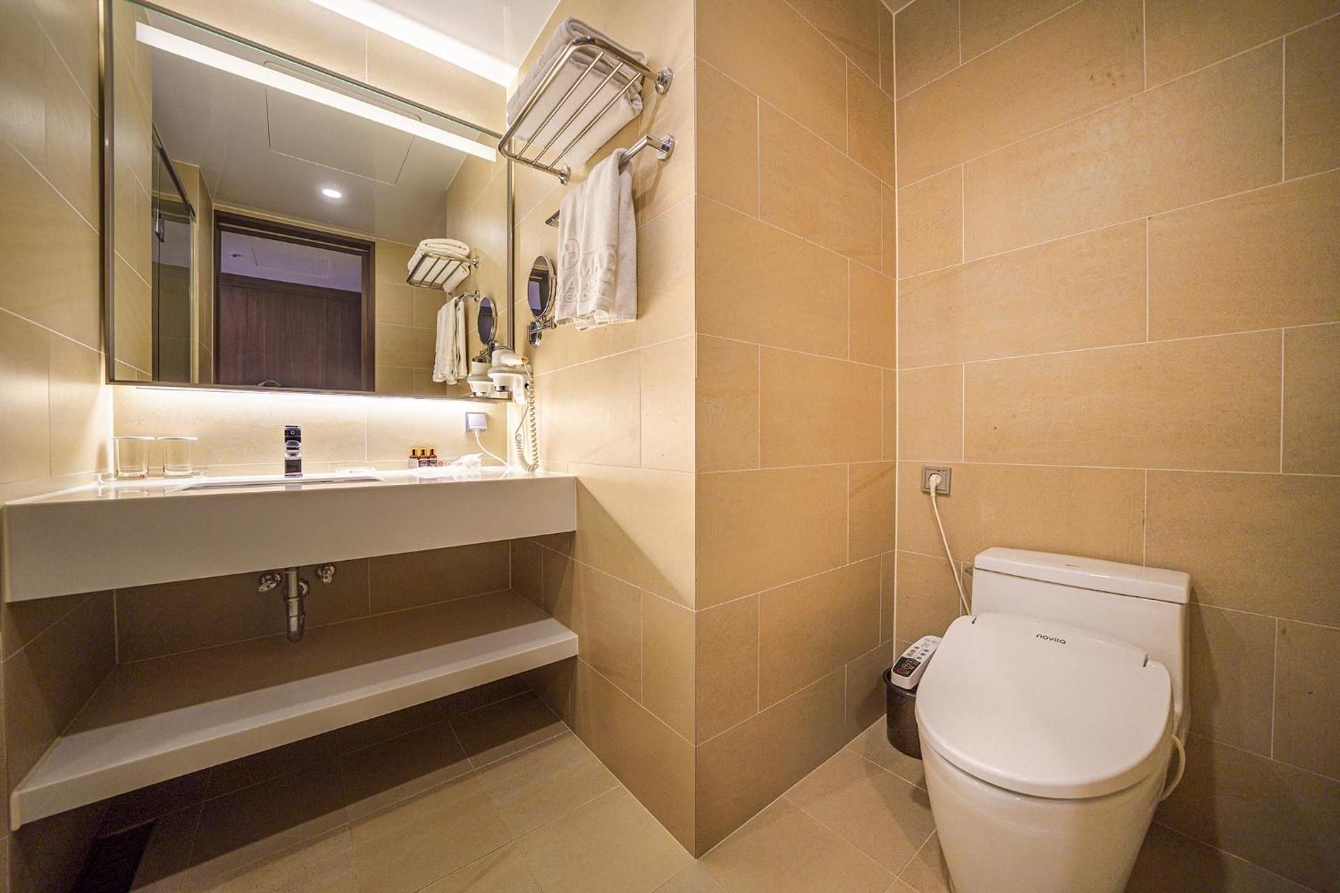 Gloucester Hotel Incheon Residential Double 2