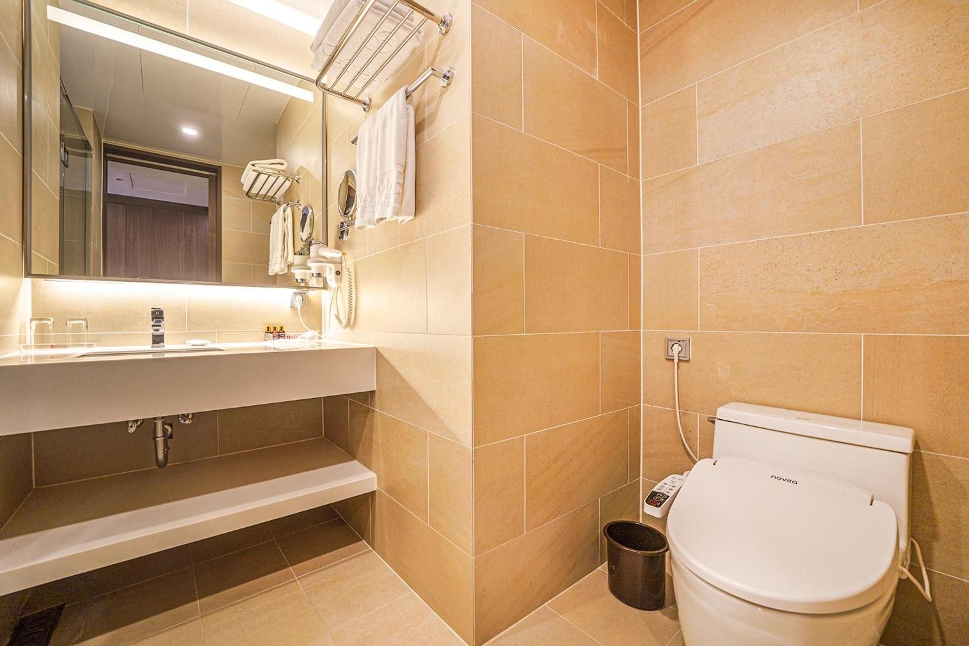 Gloucester Hotel Incheon Standard Twin 3