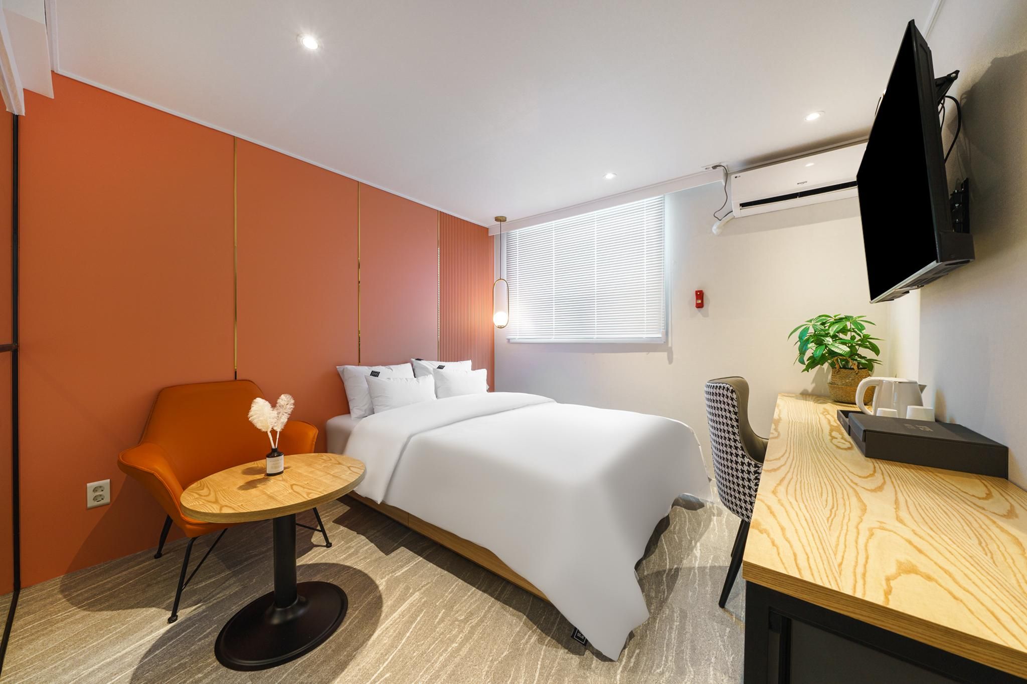 Standard with 1 King Bed