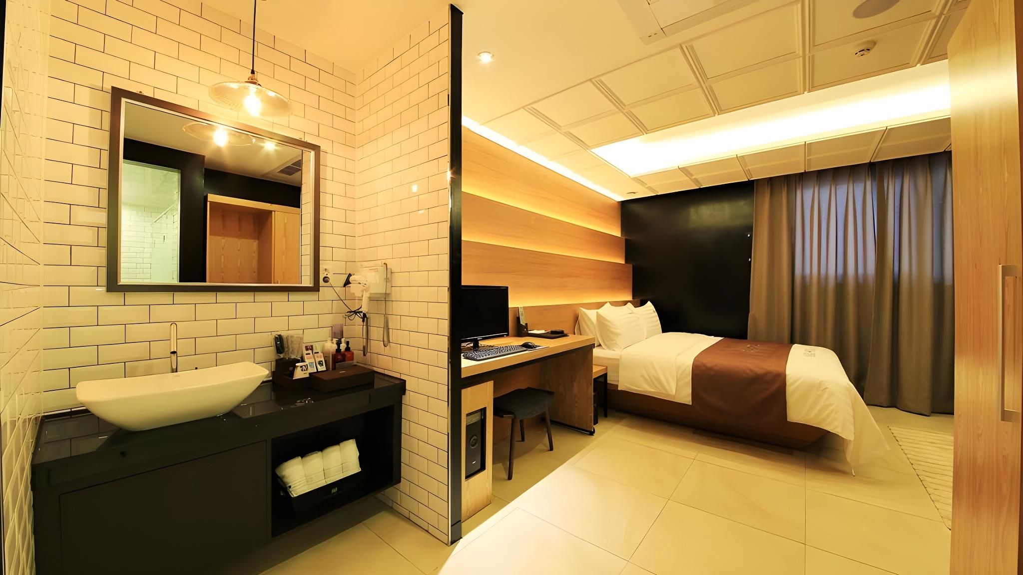 Hotel Banwol - Gu Wol Dong Deluxe Double or Twin Room 3