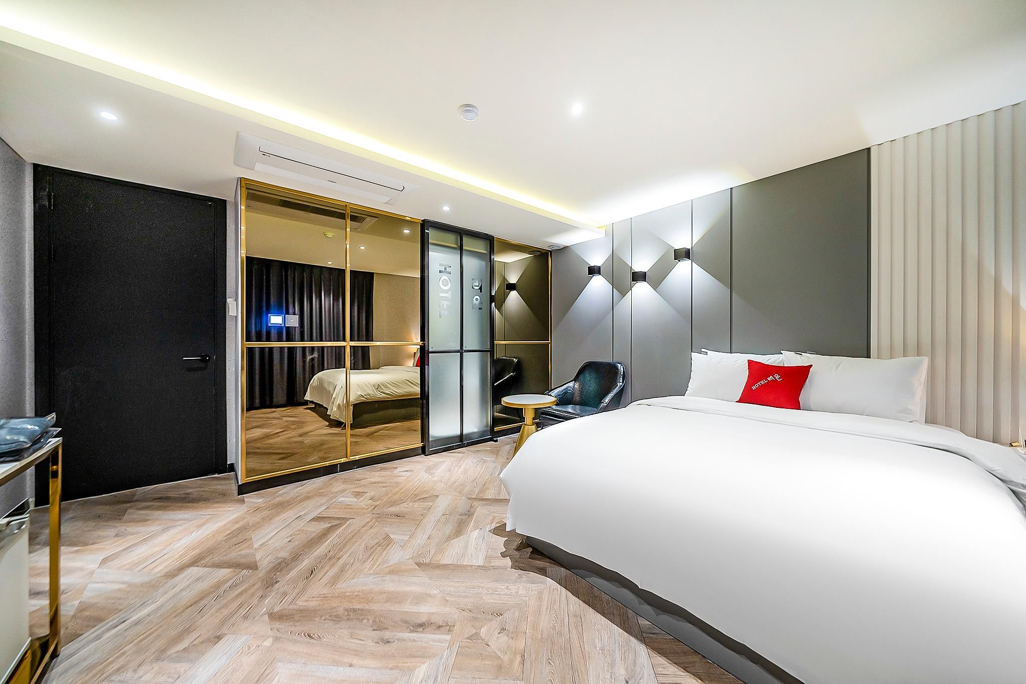 Premium Room with Massage Chair