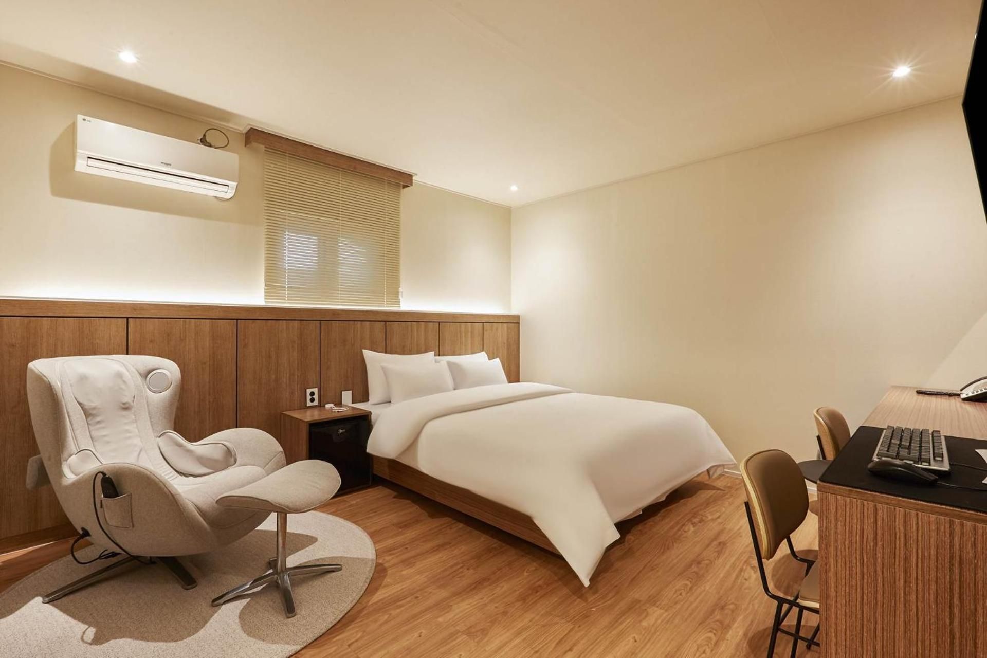 VANE HOTEL Deluxe Double Room