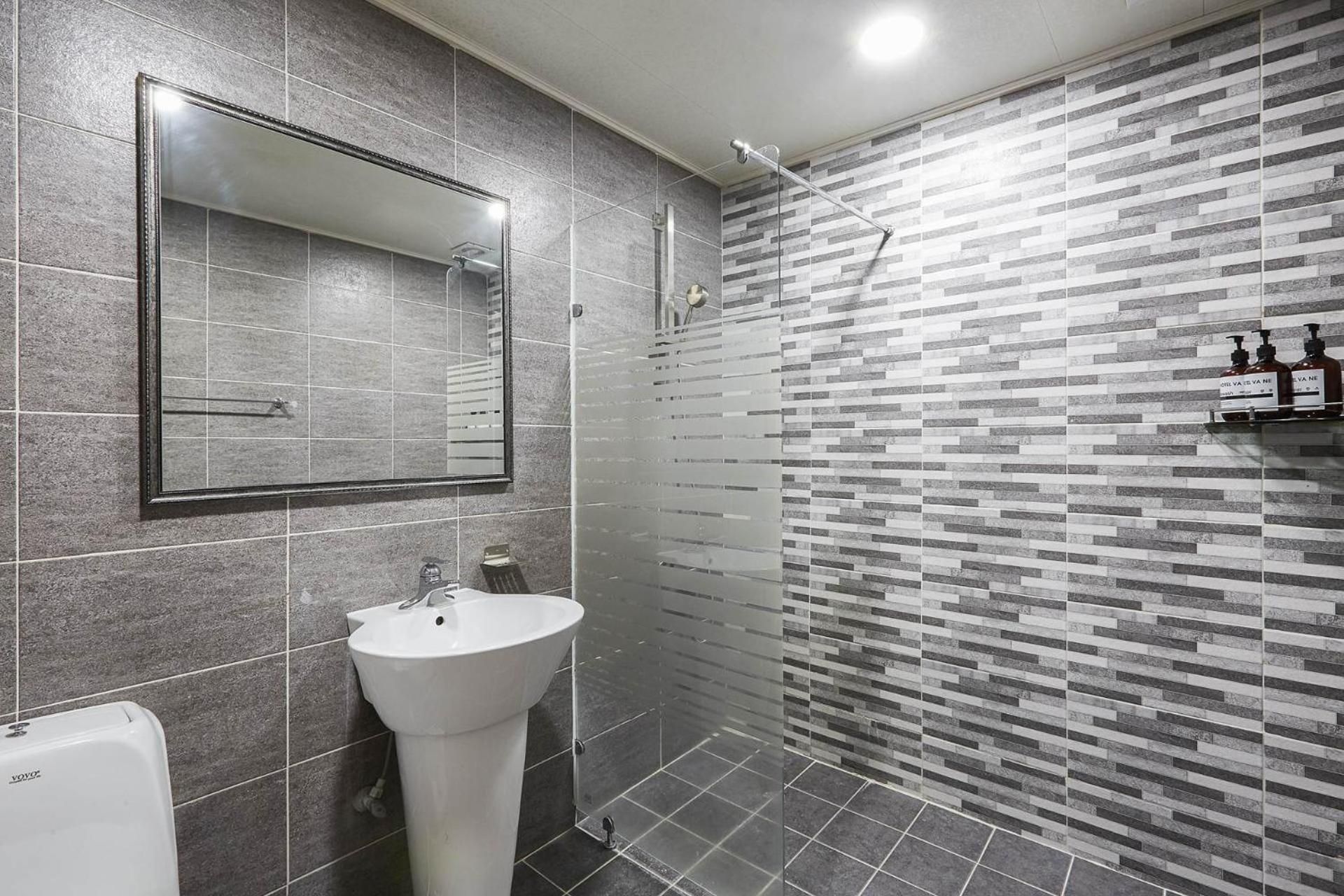 VANE HOTEL Deluxe Double Room 3