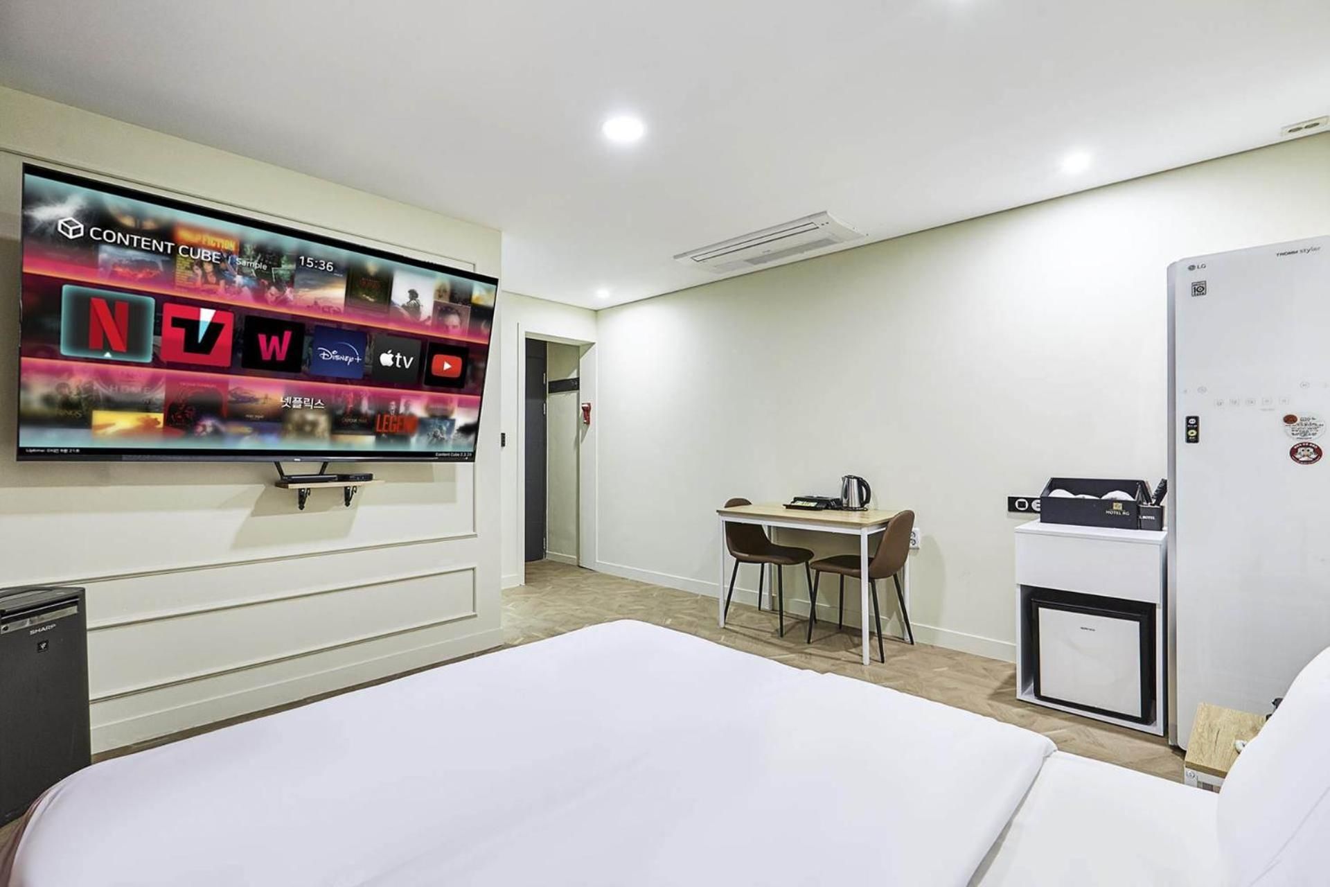 Film Hotel Double Room 2