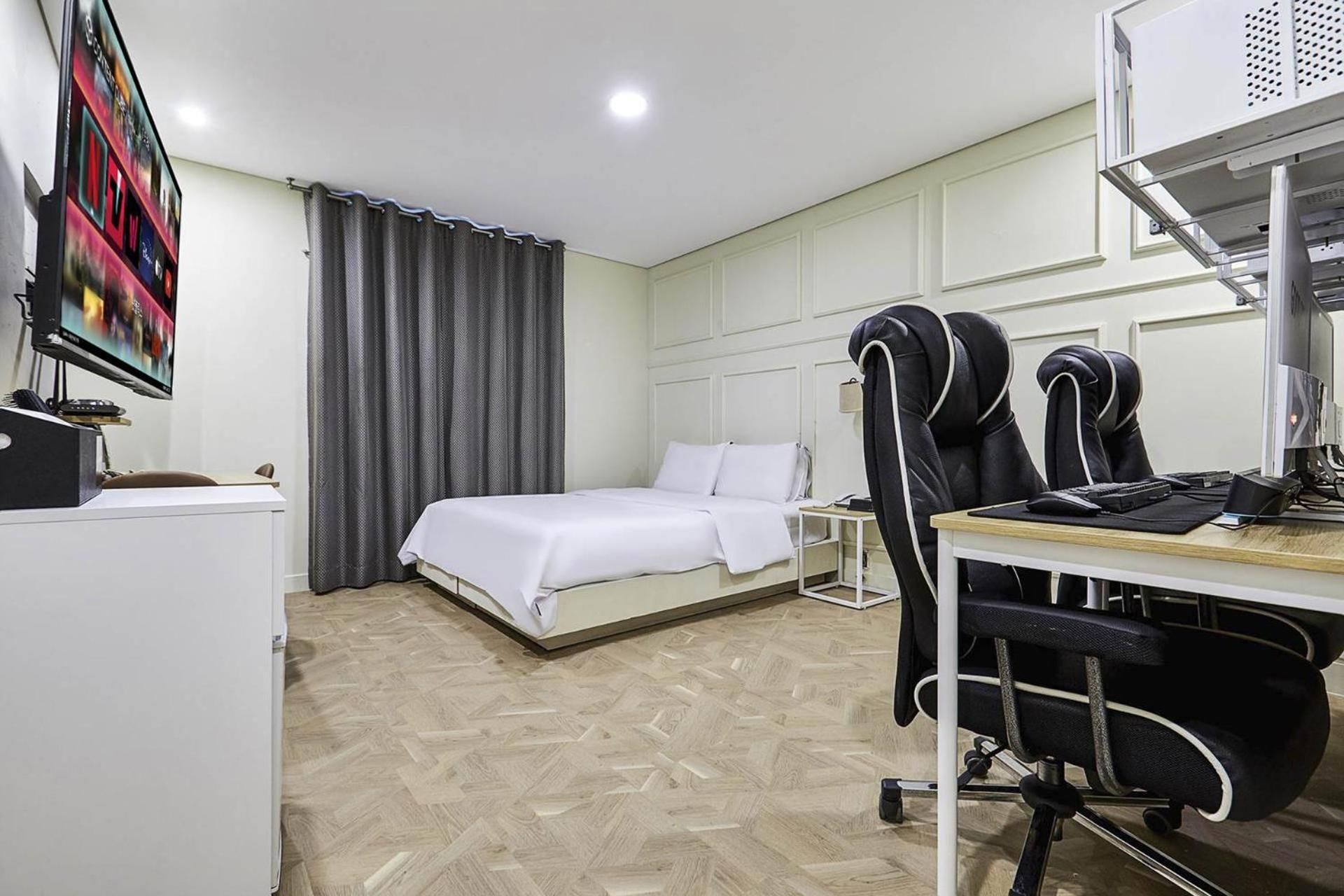 Double Room with Shared Bathroom