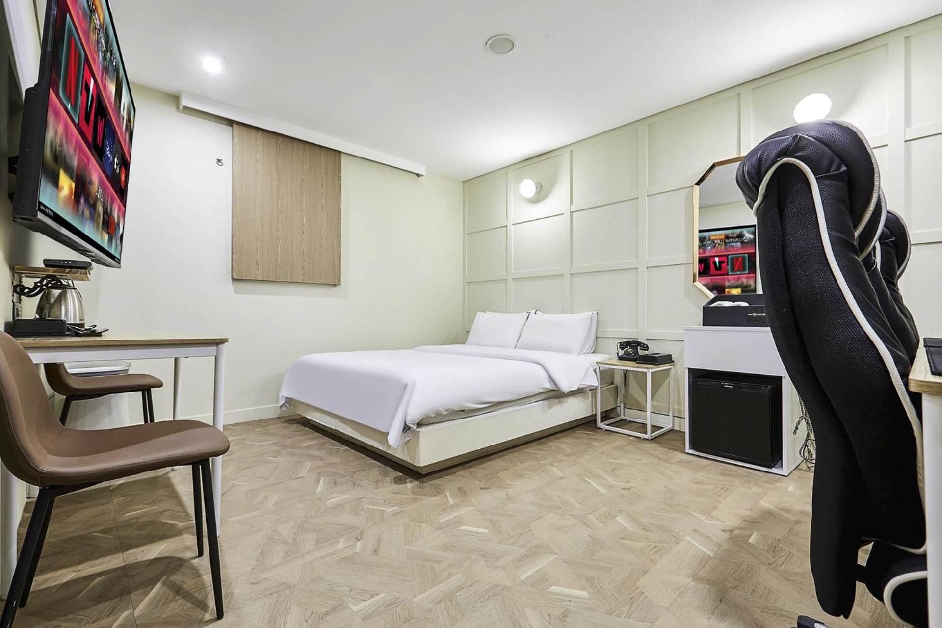 Double Room with Shared Bathroom