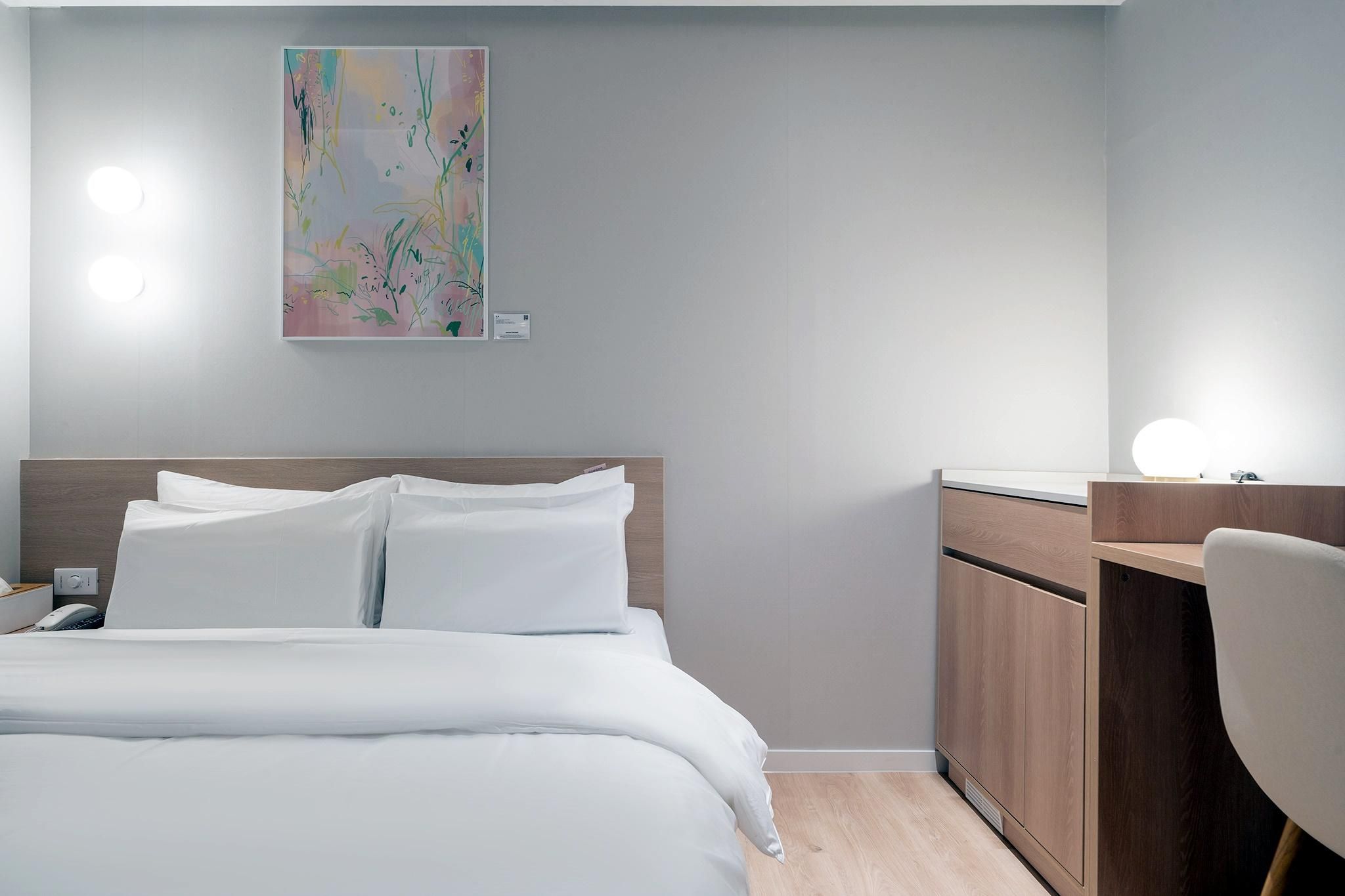 Standard Room - Makeup Items Included