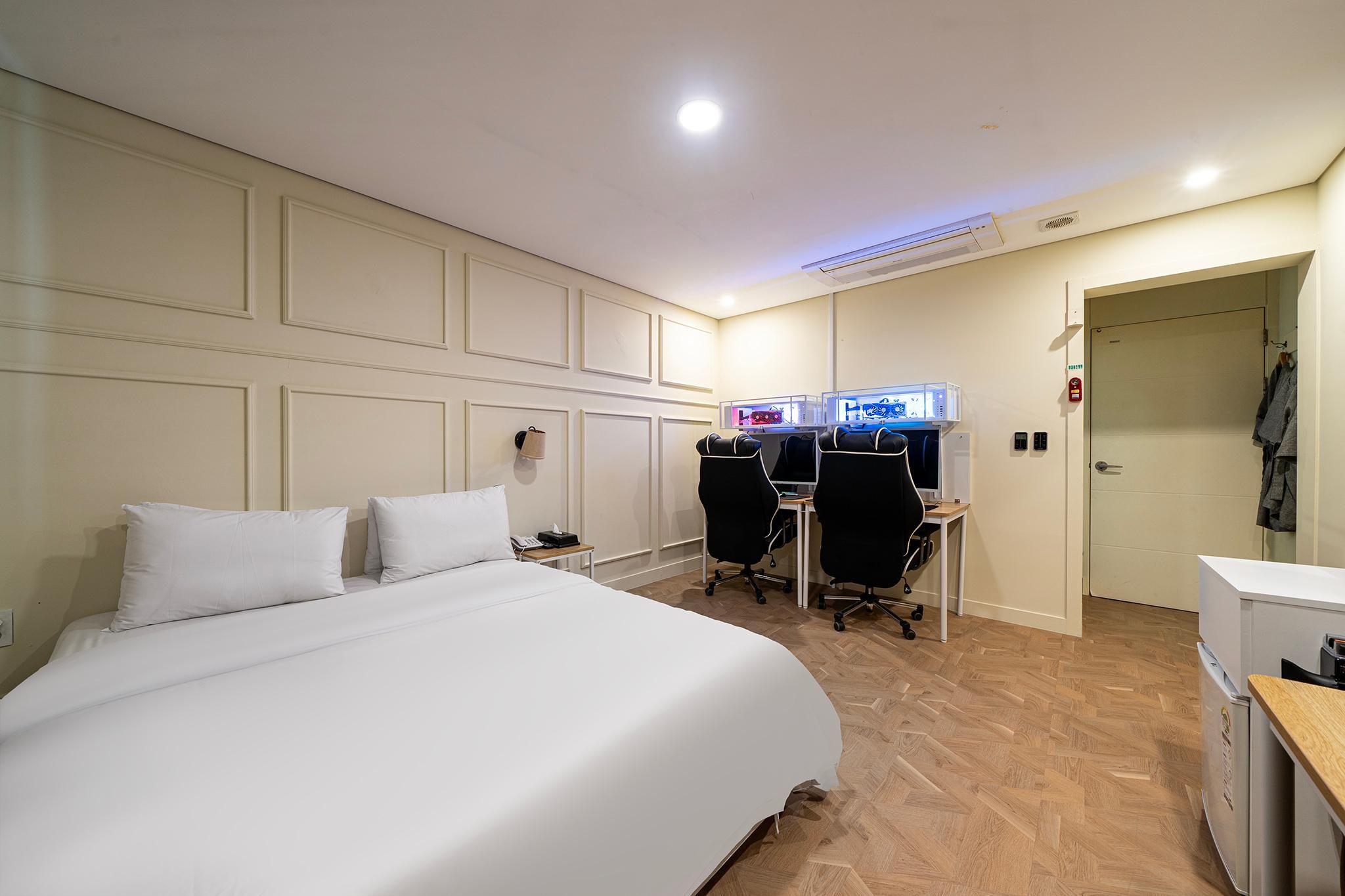 Couple Gaming Room 2PC (75 inch Smart TV/RTX3060TI/12400F) (DDR4 16G RAM/Netflix/Tving/Wave/Disney