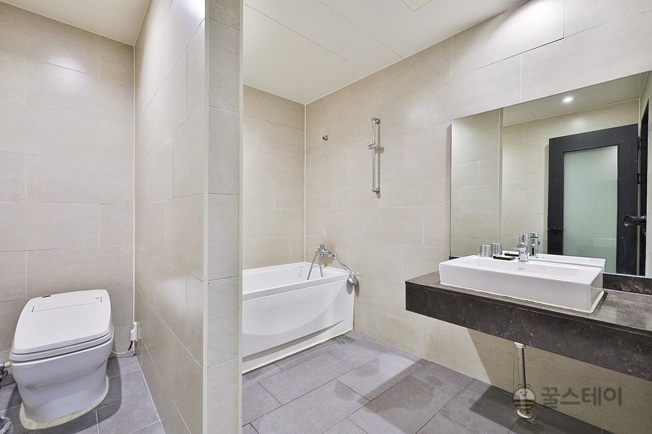 Hotel Sopoong Incheon Premium Twin - Check-In Mon-Thu 4PM, Fri 6PM, Sat 10PM, Sun 8PM 3