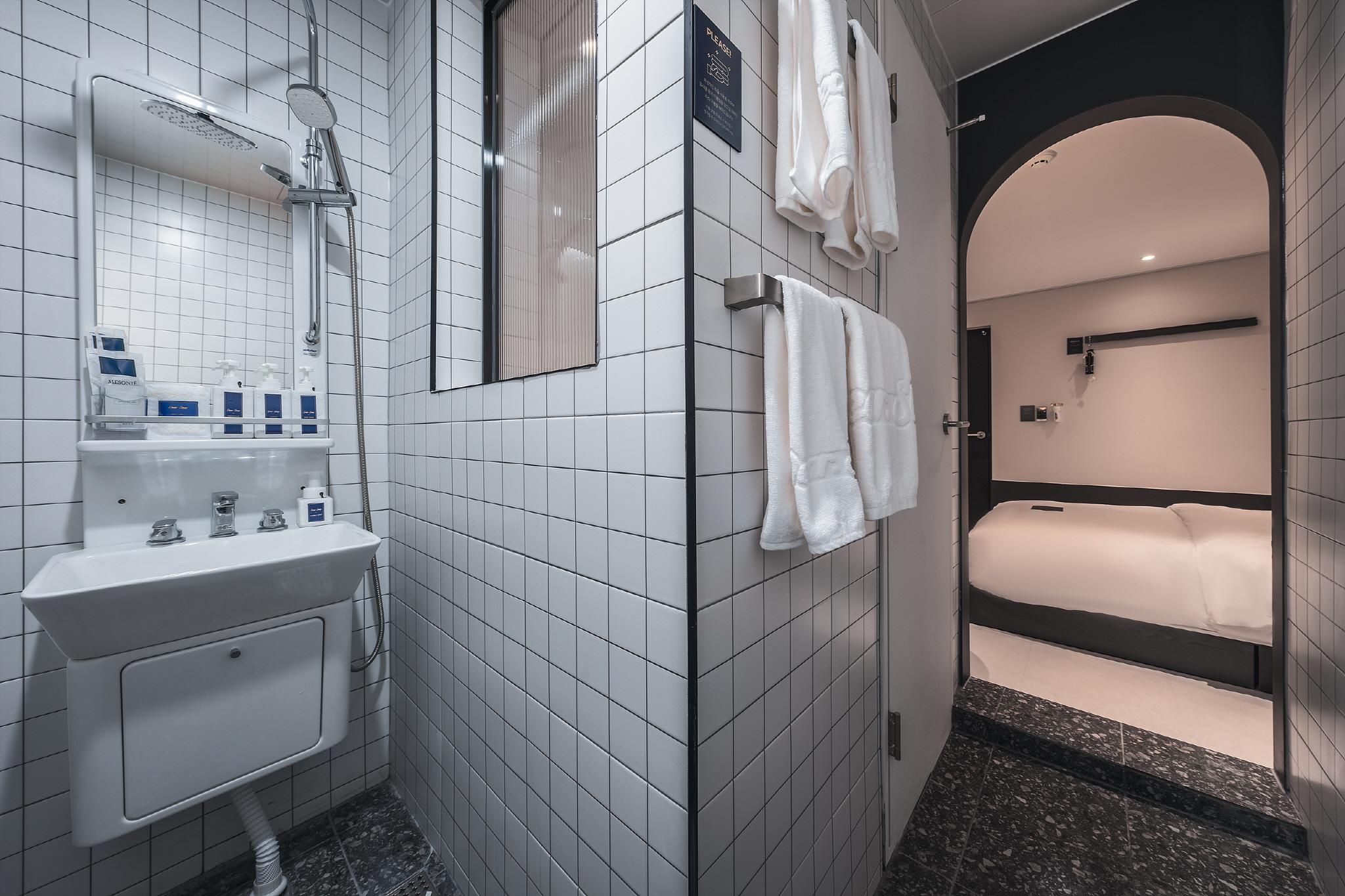 Just Sleep Incheon Songdo Branch Standard Room - Check-In Time: Sun - Fri 6PM and Sat 9PM 3